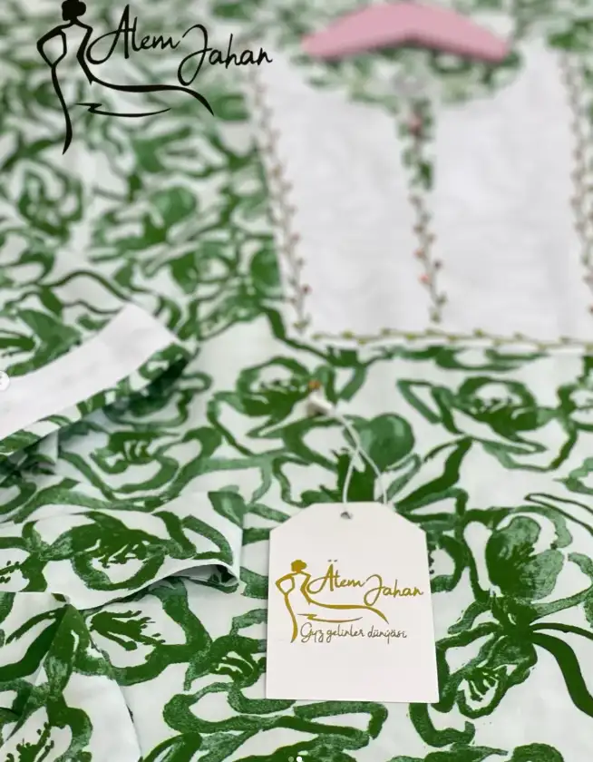 Türkmen fasonlar pombarh fasonlar Fasonlar 2025 fasonlar fason moda modalar Bezen bezen Türkmen fasonlar 2026 Türkmen fasonlar 2025 Türkmen fasonlar 2024 Türkmen fasonlar 2023 turkmenistan türkmenistan turkmen türkmen ashgabat  asgabat aşgabat balkan mary lebap dashoguz dasoguz daşoguz pombarh ponbarhat gulyupek gülýüpek stapel ştapel Gralan Çüýdeşen Abaýa Gadymy Krep Gurultaý 	Keteni Ýüpek Şifon Gipýur Lyon Welwet Atlas Kaşemir Streýç Suzana Ştapel Gülýüpek Pombarh Ýupka Gursakça Aksesuarlar Palto Penjek Okuw eşik Fata Sport eşik Uniforma Nakidka Öýme Şarf kompýuter ýaka ýaglyk Arenda köýnek 2nji el köýnek Taýyn köýnek Matalar Milli lybas milli lybaslar Toý köýnek Toý köýnekler toy koynek toy koynekler gundelik koynekler Gündelik	 
 köýnekler fata koynek Modern taze fason Eskiz koynektm turkmenkoynek türkmenkoynek fason moda moda fasonlar Iş eşik el iş	sada	ýakaly ýakasyz	keşdeli biserli	ýeňli giň nagyşly ýüregi açyk stoýka ýaka ýanly kombinasiýa 	zerli üsti aşak guşakly seçekli gysga ýeňli Ştapel Gündelik ýakasyz, ýeňli 17-25, 26-35 Ak, Ýaşyl yaz, tomus, guyz Taýyn köýnek