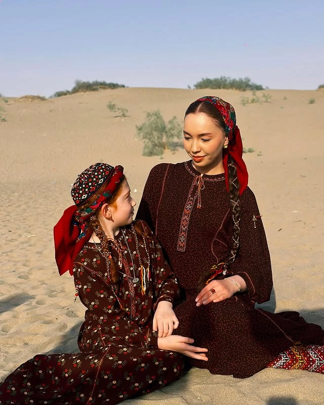 Türkmen fasonlar pombarh fasonlar Fasonlar 2025 fasonlar fason moda modalar Bezen bezen Türkmen fasonlar 2026 Türkmen fasonlar 2025 Türkmen fasonlar 2024 Türkmen fasonlar 2023 turkmenistan türkmenistan turkmen türkmen ashgabat  asgabat aşgabat balkan mary lebap dashoguz dasoguz daşoguz pombarh ponbarhat gulyupek gülýüpek stapel ştapel Gralan Çüýdeşen Abaýa Gadymy Krep Gurultaý 	Keteni Ýüpek Şifon Gipýur Lyon Welwet Atlas Kaşemir Streýç Suzana Ştapel Gülýüpek Pombarh Ýupka Gursakça Aksesuarlar Palto Penjek Okuw eşik Fata Sport eşik Uniforma Nakidka Öýme Şarf kompýuter ýaka ýaglyk Arenda köýnek 2nji el köýnek Taýyn köýnek Matalar Milli lybas milli lybaslar Toý köýnek Toý köýnekler toy koynek toy koynekler gundelik koynekler Gündelik	 
 köýnekler fata koynek Modern taze fason Eskiz koynektm turkmenkoynek türkmenkoynek fason moda moda fasonlar Iş eşik el iş	sada	ýakaly ýakasyz	keşdeli biserli	ýeňli giň nagyşly ýüregi açyk stoýka ýaka ýanly kombinasiýa 	zerli üsti aşak guşakly seçekli gysga ýeňli Ştapel Milli lybas ýakaly, ýeňli, giň 12-16, 17-25, 26-35 Goňur, Goýy-goňur tomus, guyz