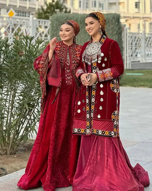 Türkmen fasonlar pombarh fasonlar Fasonlar 2025 fasonlar fason moda modalar Bezen bezen Türkmen fasonlar 2026 Türkmen fasonlar 2025 Türkmen fasonlar 2024 Türkmen fasonlar 2023 turkmenistan türkmenistan turkmen türkmen ashgabat  asgabat aşgabat balkan mary lebap dashoguz dasoguz daşoguz pombarh ponbarhat gulyupek gülýüpek stapel ştapel Gralan Çüýdeşen Abaýa Gadymy Krep Gurultaý 	Keteni Ýüpek Şifon Gipýur Lyon Welwet Atlas Kaşemir Streýç Suzana Ştapel Gülýüpek Pombarh Ýupka Gursakça Aksesuarlar Palto Penjek Okuw eşik Fata Sport eşik Uniforma Nakidka Öýme Şarf kompýuter ýaka ýaglyk Arenda köýnek 2nji el köýnek Taýyn köýnek Matalar Milli lybas milli lybaslar Toý köýnek Toý köýnekler toy koynek toy koynekler gundelik koynekler Gündelik	 
 köýnekler fata koynek Modern taze fason Eskiz koynektm turkmenkoynek türkmenkoynek fason moda moda fasonlar Iş eşik el iş	sada	ýakaly ýakasyz	keşdeli biserli	ýeňli giň nagyşly ýüregi açyk stoýka ýaka ýanly kombinasiýa 	zerli üsti aşak guşakly seçekli gysga ýeňli Panbarhat (Pombarh), Ýüpek, Keteni, Gadymy Milli lybas el iş, keşdeli, ýakaly, ýeňli, giň, kombinasiýa, nagyşly 26-35, 35+ Gülgüne, Gyzyl yaz, gysh