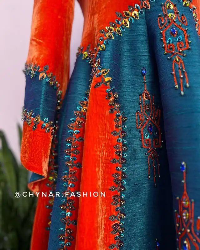 Türkmen fasonlar pombarh fasonlar Fasonlar 2025 fasonlar fason moda modalar Bezen bezen Türkmen fasonlar 2026 Türkmen fasonlar 2025 Türkmen fasonlar 2024 Türkmen fasonlar 2023 turkmenistan türkmenistan turkmen türkmen ashgabat  asgabat aşgabat balkan mary lebap dashoguz dasoguz daşoguz pombarh ponbarhat gulyupek gülýüpek stapel ştapel Gralan Çüýdeşen Abaýa Gadymy Krep Gurultaý 	Keteni Ýüpek Şifon Gipýur Lyon Welwet Atlas Kaşemir Streýç Suzana Ştapel Gülýüpek Pombarh Ýupka Gursakça Aksesuarlar Palto Penjek Okuw eşik Fata Sport eşik Uniforma Nakidka Öýme Şarf kompýuter ýaka ýaglyk Arenda köýnek 2nji el köýnek Taýyn köýnek Matalar Milli lybas milli lybaslar Toý köýnek Toý köýnekler toy koynek toy koynekler gundelik koynekler Gündelik	 
 köýnekler fata koynek Modern taze fason Eskiz koynektm turkmenkoynek türkmenkoynek fason moda moda fasonlar Iş eşik el iş	sada	ýakaly ýakasyz	keşdeli biserli	ýeňli giň nagyşly ýüregi açyk stoýka ýaka ýanly kombinasiýa 	zerli üsti aşak guşakly seçekli gysga ýeňli Ýüpek, Panbarhat (Pombarh) Toý köýnek el iş, ýakasyz, biserli, ýeňli, giň 17-25, 26-35 Benewşe, Gyzyl guyz