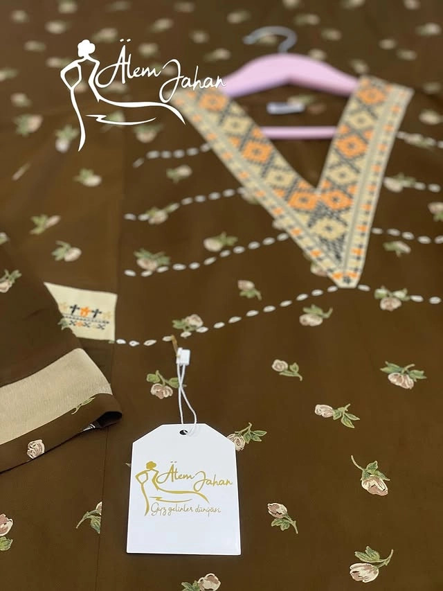 Türkmen fasonlar pombarh fasonlar Fasonlar 2025 fasonlar fason moda modalar Bezen bezen Türkmen fasonlar 2026 Türkmen fasonlar 2025 Türkmen fasonlar 2024 Türkmen fasonlar 2023 turkmenistan türkmenistan turkmen türkmen ashgabat  asgabat aşgabat balkan mary lebap dashoguz dasoguz daşoguz pombarh ponbarhat gulyupek gülýüpek stapel ştapel Gralan Çüýdeşen Abaýa Gadymy Krep Gurultaý 	Keteni Ýüpek Şifon Gipýur Lyon Welwet Atlas Kaşemir Streýç Suzana Ştapel Gülýüpek Pombarh Ýupka Gursakça Aksesuarlar Palto Penjek Okuw eşik Fata Sport eşik Uniforma Nakidka Öýme Şarf kompýuter ýaka ýaglyk Arenda köýnek 2nji el köýnek Taýyn köýnek Matalar Milli lybas milli lybaslar Toý köýnek Toý köýnekler toy koynek toy koynekler gundelik koynekler Gündelik	 
 köýnekler fata koynek Modern taze fason Eskiz koynektm turkmenkoynek türkmenkoynek fason moda moda fasonlar Iş eşik el iş	sada	ýakaly ýakasyz	keşdeli biserli	ýeňli giň nagyşly ýüregi açyk stoýka ýaka ýanly kombinasiýa 	zerli üsti aşak guşakly seçekli gysga ýeňli Ştapel Gündelik ýakasyz, ýeňli, giň 17-25, 26-35, 35+ Goňur yaz, tomus, guyz