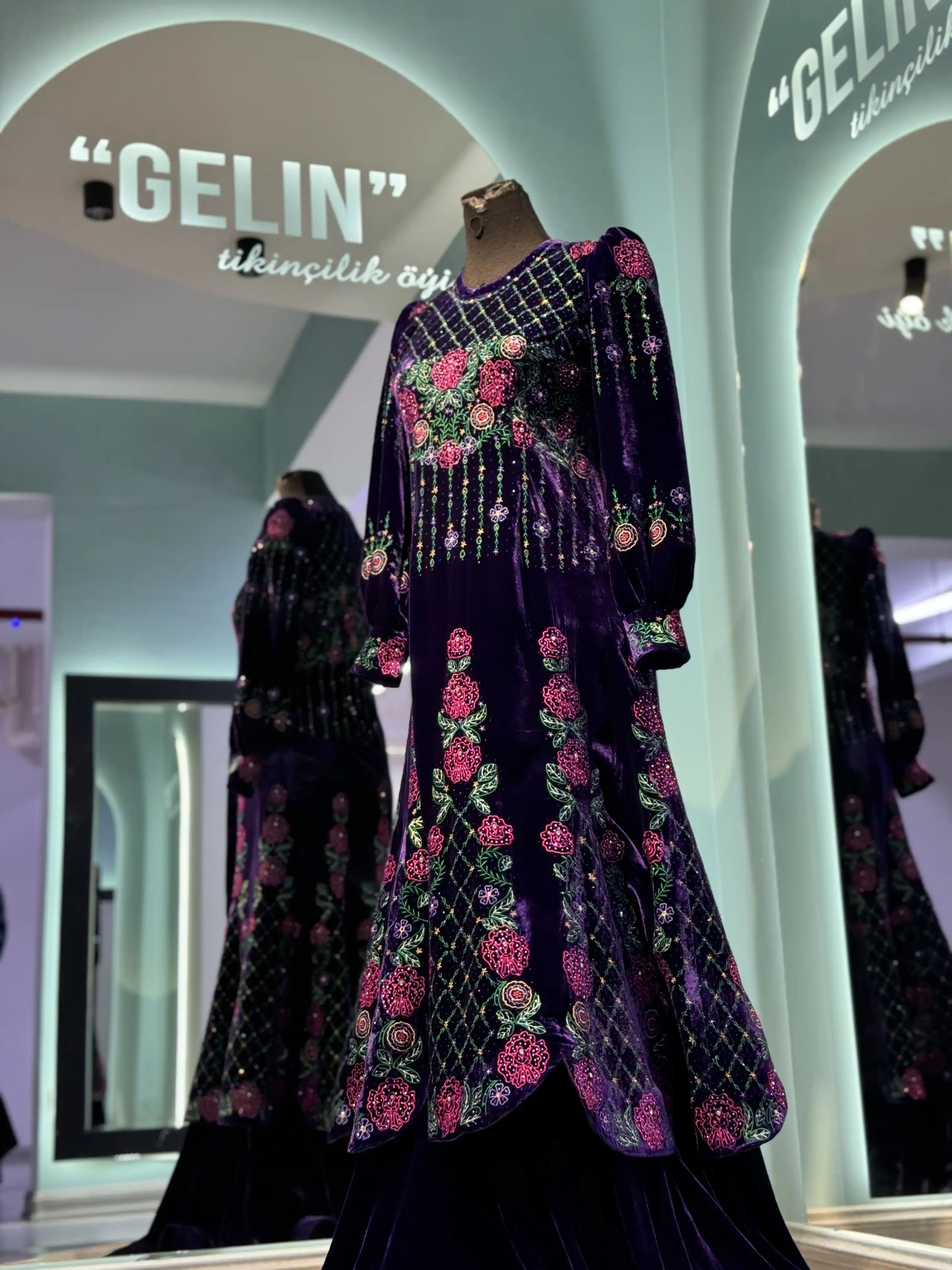 Türkmen fasonlar pombarh fasonlar Fasonlar 2025 fasonlar fason moda modalar Bezen bezen Türkmen fasonlar 2026 Türkmen fasonlar 2025 Türkmen fasonlar 2024 Türkmen fasonlar 2023 turkmenistan türkmenistan turkmen türkmen ashgabat  asgabat aşgabat balkan mary lebap dashoguz dasoguz daşoguz pombarh ponbarhat gulyupek gülýüpek stapel ştapel Gralan Çüýdeşen Abaýa Gadymy Krep Gurultaý 	Keteni Ýüpek Şifon Gipýur Lyon Welwet Atlas Kaşemir Streýç Suzana Ştapel Gülýüpek Pombarh Ýupka Gursakça Aksesuarlar Palto Penjek Okuw eşik Fata Sport eşik Uniforma Nakidka Öýme Şarf kompýuter ýaka ýaglyk Arenda köýnek 2nji el köýnek Taýyn köýnek Matalar Milli lybas milli lybaslar Toý köýnek Toý köýnekler toy koynek toy koynekler gundelik koynekler Gündelik	 
 köýnekler fata koynek Modern taze fason Eskiz koynektm turkmenkoynek türkmenkoynek fason moda moda fasonlar Iş eşik el iş	sada	ýakaly ýakasyz	keşdeli biserli	ýeňli giň nagyşly ýüregi açyk stoýka ýaka ýanly kombinasiýa 	zerli üsti aşak guşakly seçekli gysga ýeňli Panbarhat (Pombarh) Toý köýnek el iş, keşdeli, ýakaly, biserli, ýeňli 17-25 Benewşe