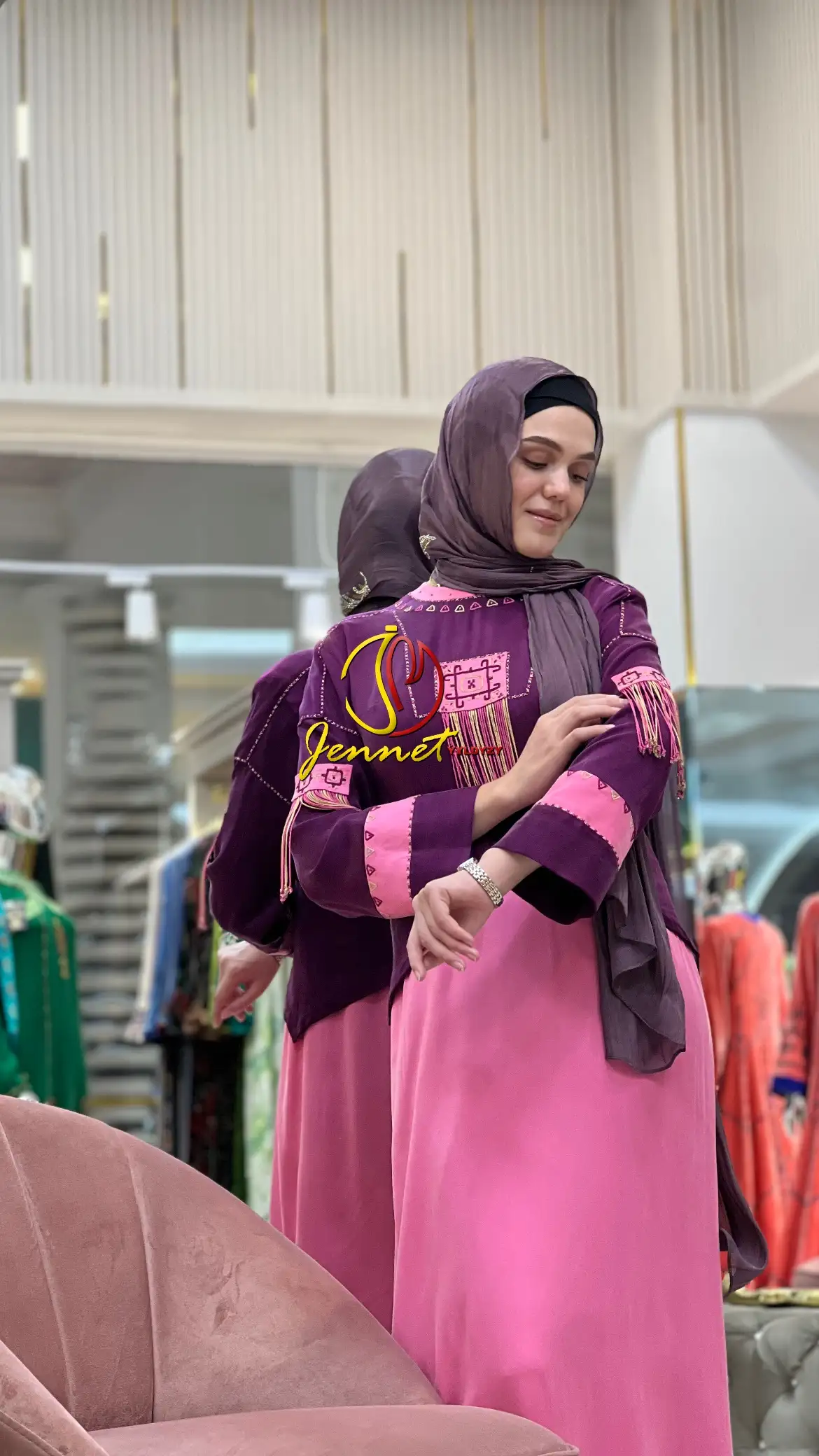 Türkmen fasonlar pombarh fasonlar Fasonlar 2025 fasonlar fason moda modalar Bezen bezen Türkmen fasonlar 2026 Türkmen fasonlar 2025 Türkmen fasonlar 2024 Türkmen fasonlar 2023 turkmenistan türkmenistan turkmen türkmen ashgabat  asgabat aşgabat balkan mary lebap dashoguz dasoguz daşoguz pombarh ponbarhat gulyupek gülýüpek stapel ştapel Gralan Çüýdeşen Abaýa Gadymy Krep Gurultaý 	Keteni Ýüpek Şifon Gipýur Lyon Welwet Atlas Kaşemir Streýç Suzana Ştapel Gülýüpek Pombarh Ýupka Gursakça Aksesuarlar Palto Penjek Okuw eşik Fata Sport eşik Uniforma Nakidka Öýme Şarf kompýuter ýaka ýaglyk Arenda köýnek 2nji el köýnek Taýyn köýnek Matalar Milli lybas milli lybaslar Toý köýnek Toý köýnekler toy koynek toy koynekler gundelik koynekler Gündelik	 
 köýnekler fata koynek Modern taze fason Eskiz koynektm turkmenkoynek türkmenkoynek fason moda moda fasonlar Iş eşik el iş	sada	ýakaly ýakasyz	keşdeli biserli	ýeňli giň nagyşly ýüregi açyk stoýka ýaka ýanly kombinasiýa 	zerli üsti aşak guşakly seçekli gysga ýeňli Gülýüpek Gündelik keşdeli, ýakasyz, ýeňli, giň, nagyşly 17-25, 26-35 Gülgüne, #4B2C75 yaz, tomus, guyz