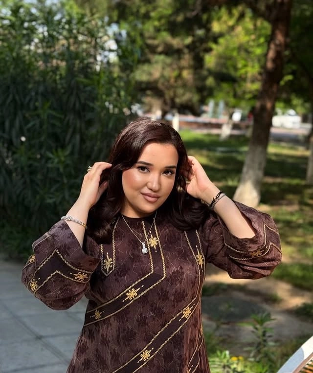 Türkmen fasonlar pombarh fasonlar Fasonlar 2025 fasonlar fason moda modalar Bezen bezen Türkmen fasonlar 2026 Türkmen fasonlar 2025 Türkmen fasonlar 2024 Türkmen fasonlar 2023 turkmenistan türkmenistan turkmen türkmen ashgabat  asgabat aşgabat balkan mary lebap dashoguz dasoguz daşoguz pombarh ponbarhat gulyupek gülýüpek stapel ştapel Gralan Çüýdeşen Abaýa Gadymy Krep Gurultaý 	Keteni Ýüpek Şifon Gipýur Lyon Welwet Atlas Kaşemir Streýç Suzana Ştapel Gülýüpek Pombarh Ýupka Gursakça Aksesuarlar Palto Penjek Okuw eşik Fata Sport eşik Uniforma Nakidka Öýme Şarf kompýuter ýaka ýaglyk Arenda köýnek 2nji el köýnek Taýyn köýnek Matalar Milli lybas milli lybaslar Toý köýnek Toý köýnekler toy koynek toy koynekler gundelik koynekler Gündelik	 
 köýnekler fata koynek Modern taze fason Eskiz koynektm turkmenkoynek türkmenkoynek fason moda moda fasonlar Iş eşik el iş	sada	ýakaly ýakasyz	keşdeli biserli	ýeňli giň nagyşly ýüregi açyk stoýka ýaka ýanly kombinasiýa 	zerli üsti aşak guşakly seçekli gysga ýeňli Gündelik ýakasyz, ýeňli, giň 17-25, 26-35 Goýy-goňur yaz, tomus, guyz