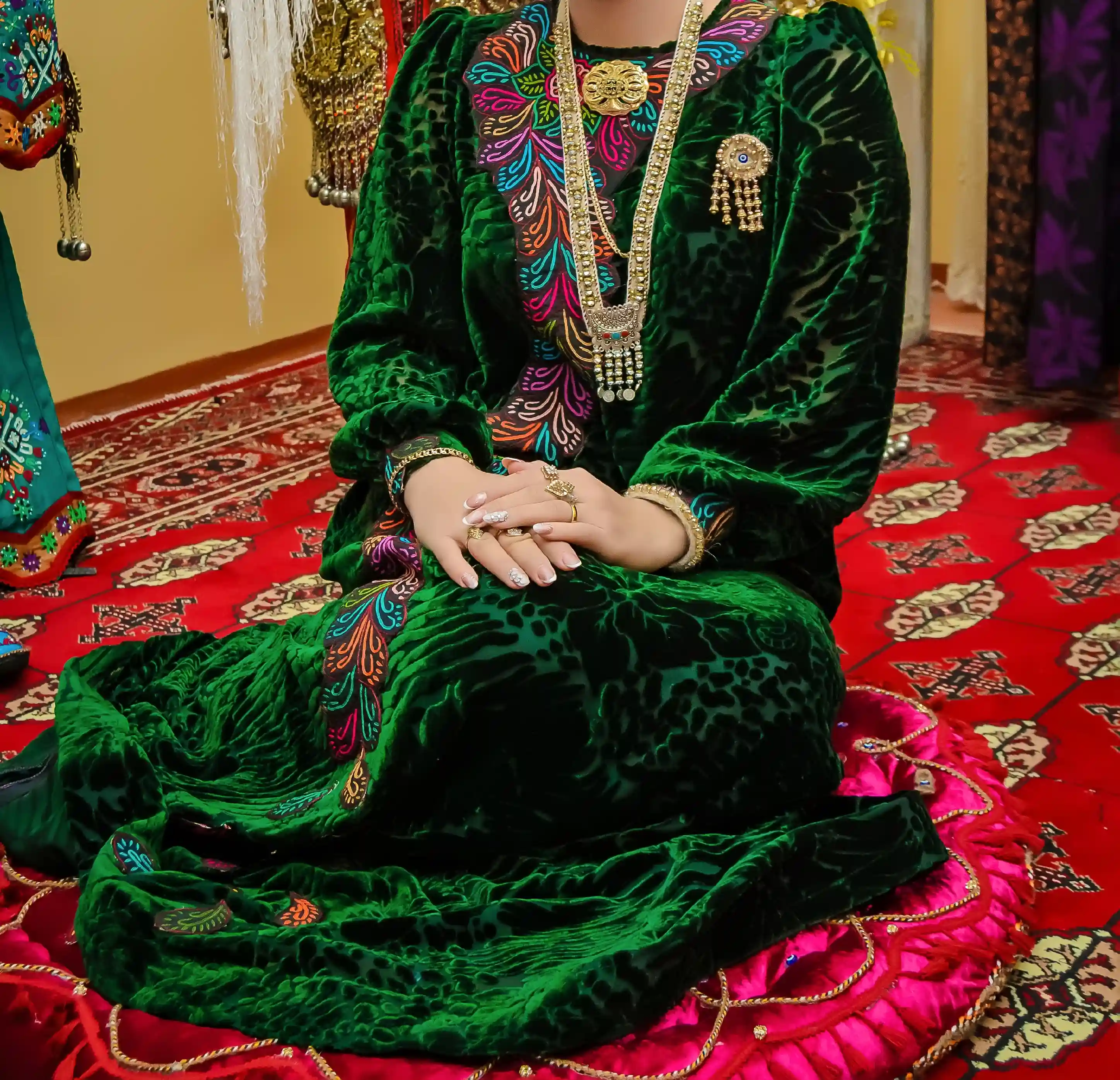 Türkmen fasonlar pombarh fasonlar Fasonlar 2025 fasonlar fason moda modalar Bezen bezen Türkmen fasonlar 2026 Türkmen fasonlar 2025 Türkmen fasonlar 2024 Türkmen fasonlar 2023 turkmenistan türkmenistan turkmen türkmen ashgabat  asgabat aşgabat balkan mary lebap dashoguz dasoguz daşoguz pombarh ponbarhat gulyupek gülýüpek stapel ştapel Gralan Çüýdeşen Abaýa Gadymy Krep Gurultaý 	Keteni Ýüpek Şifon Gipýur Lyon Welwet Atlas Kaşemir Streýç Suzana Ştapel Gülýüpek Pombarh Ýupka Gursakça Aksesuarlar Palto Penjek Okuw eşik Fata Sport eşik Uniforma Nakidka Öýme Şarf kompýuter ýaka ýaglyk Arenda köýnek 2nji el köýnek Taýyn köýnek Matalar Milli lybas milli lybaslar Toý köýnek Toý köýnekler toy koynek toy koynekler gundelik koynekler Gündelik	 
 köýnekler fata koynek Modern taze fason Eskiz koynektm turkmenkoynek türkmenkoynek fason moda moda fasonlar Iş eşik el iş	sada	ýakaly ýakasyz	keşdeli biserli	ýeňli giň nagyşly ýüregi açyk stoýka ýaka ýanly kombinasiýa 	zerli üsti aşak guşakly seçekli gysga ýeňli Panbarhat (Pombarh) Toý köýnek el iş, keşdeli, ýakaly, ýanly, ýeňli, giň, nagyşly 26-35, 35+ Goýy-ýaşyl yaz, tomus, guyz 2nji el