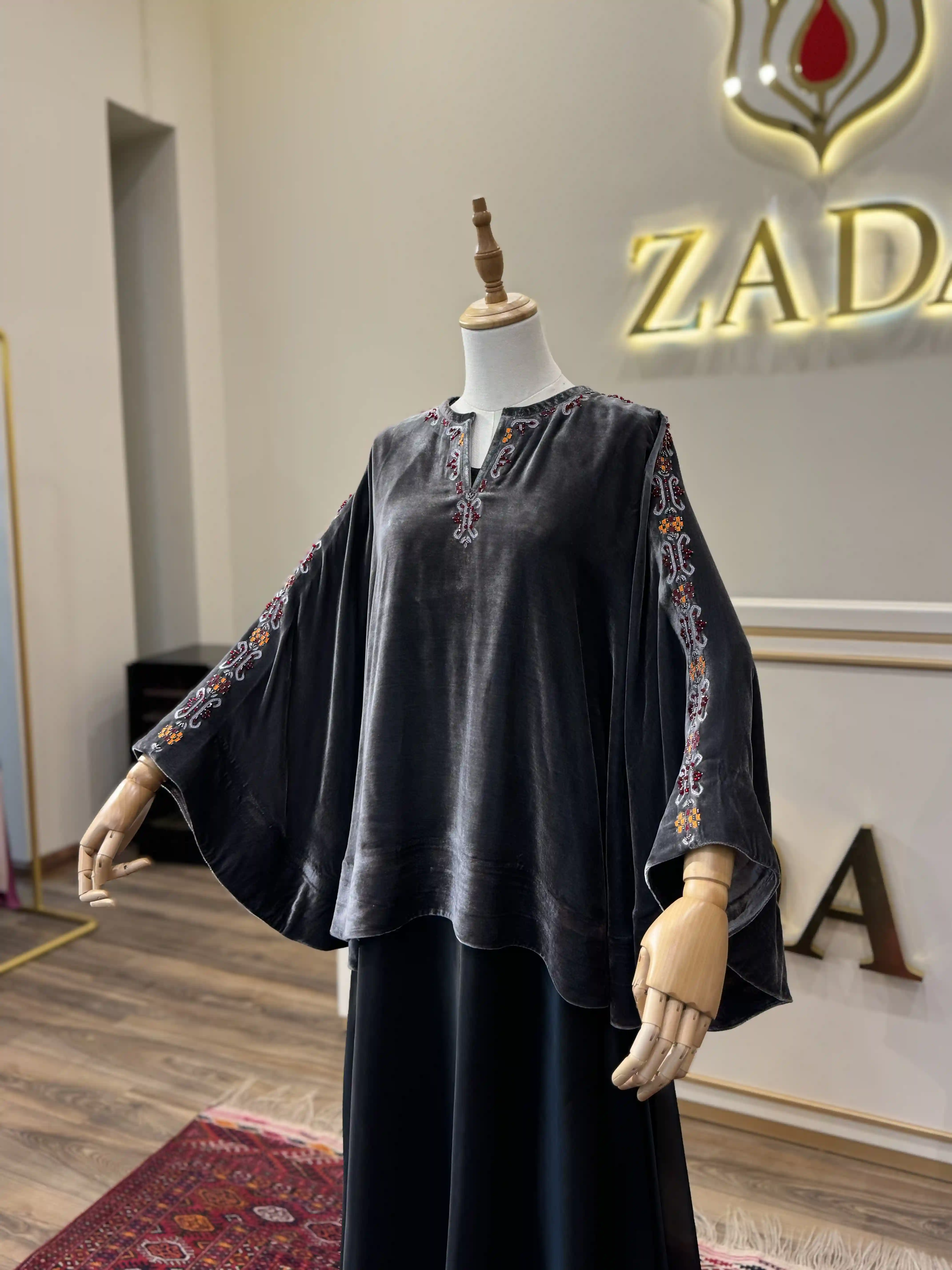 Türkmen fasonlar pombarh fasonlar Fasonlar 2025 fasonlar fason moda modalar Bezen bezen Türkmen fasonlar 2026 Türkmen fasonlar 2025 Türkmen fasonlar 2024 Türkmen fasonlar 2023 turkmenistan türkmenistan turkmen türkmen ashgabat  asgabat aşgabat balkan mary lebap dashoguz dasoguz daşoguz pombarh ponbarhat gulyupek gülýüpek stapel ştapel Gralan Çüýdeşen Abaýa Gadymy Krep Gurultaý 	Keteni Ýüpek Şifon Gipýur Lyon Welwet Atlas Kaşemir Streýç Suzana Ştapel Gülýüpek Pombarh Ýupka Gursakça Aksesuarlar Palto Penjek Okuw eşik Fata Sport eşik Uniforma Nakidka Öýme Şarf kompýuter ýaka ýaglyk Arenda köýnek 2nji el köýnek Taýyn köýnek Matalar Milli lybas milli lybaslar Toý köýnek Toý köýnekler toy koynek toy koynekler gundelik koynekler Gündelik	 
 köýnekler fata koynek Modern taze fason Eskiz koynektm turkmenkoynek türkmenkoynek fason moda moda fasonlar Iş eşik el iş	sada	ýakaly ýakasyz	keşdeli biserli	ýeňli giň nagyşly ýüregi açyk stoýka ýaka ýanly kombinasiýa 	zerli üsti aşak guşakly seçekli gysga ýeňli 