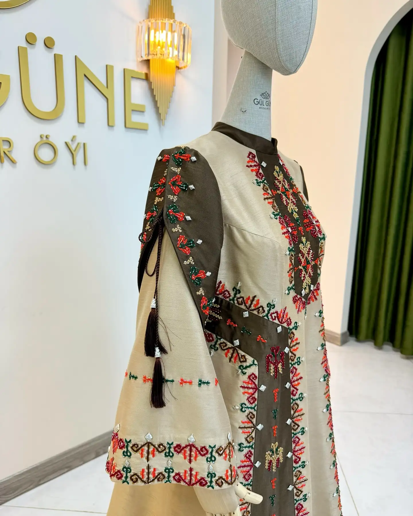 Türkmen fasonlar pombarh fasonlar Fasonlar 2025 fasonlar fason moda modalar Bezen bezen Türkmen fasonlar 2026 Türkmen fasonlar 2025 Türkmen fasonlar 2024 Türkmen fasonlar 2023 turkmenistan türkmenistan turkmen türkmen ashgabat  asgabat aşgabat balkan mary lebap dashoguz dasoguz daşoguz pombarh ponbarhat gulyupek gülýüpek stapel ştapel Gralan Çüýdeşen Abaýa Gadymy Krep Gurultaý 	Keteni Ýüpek Şifon Gipýur Lyon Welwet Atlas Kaşemir Streýç Suzana Ştapel Gülýüpek Pombarh Ýupka Gursakça Aksesuarlar Palto Penjek Okuw eşik Fata Sport eşik Uniforma Nakidka Öýme Şarf kompýuter ýaka ýaglyk Arenda köýnek 2nji el köýnek Taýyn köýnek Matalar Milli lybas milli lybaslar Toý köýnek Toý köýnekler toy koynek toy koynekler gundelik koynekler Gündelik	 
 köýnekler fata koynek Modern taze fason Eskiz koynektm turkmenkoynek türkmenkoynek fason moda moda fasonlar Iş eşik el iş	sada	ýakaly ýakasyz	keşdeli biserli	ýeňli giň nagyşly ýüregi açyk stoýka ýaka ýanly kombinasiýa 	zerli üsti aşak guşakly seçekli gysga ýeňli Keteni, Atlas Toý köýnek el iş, keşdeli, ýakaly, ýanly, ýeňli 17-25, 26-35, 35+ Bežewyý, Goňur