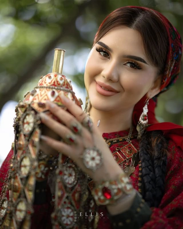 Türkmen fasonlar pombarh fasonlar Fasonlar 2025 fasonlar fason moda modalar Bezen bezen Türkmen fasonlar 2026 Türkmen fasonlar 2025 Türkmen fasonlar 2024 Türkmen fasonlar 2023 turkmenistan türkmenistan turkmen türkmen ashgabat  asgabat aşgabat balkan mary lebap dashoguz dasoguz daşoguz pombarh ponbarhat gulyupek gülýüpek stapel ştapel Gralan Çüýdeşen Abaýa Gadymy Krep Gurultaý 	Keteni Ýüpek Şifon Gipýur Lyon Welwet Atlas Kaşemir Streýç Suzana Ştapel Gülýüpek Pombarh Ýupka Gursakça Aksesuarlar Palto Penjek Okuw eşik Fata Sport eşik Uniforma Nakidka Öýme Şarf kompýuter ýaka ýaglyk Arenda köýnek 2nji el köýnek Taýyn köýnek Matalar Milli lybas milli lybaslar Toý köýnek Toý köýnekler toy koynek toy koynekler gundelik koynekler Gündelik	 
 köýnekler fata koynek Modern taze fason Eskiz koynektm turkmenkoynek türkmenkoynek fason moda moda fasonlar Iş eşik el iş	sada	ýakaly ýakasyz	keşdeli biserli	ýeňli giň nagyşly ýüregi açyk stoýka ýaka ýanly kombinasiýa 	zerli üsti aşak guşakly seçekli gysga ýeňli Ştapel, Gülýüpek Toý köýnek el iş, keşdeli, ýakaly, ýeňli, giň 17-25, 26-35 Goýy-gyzyl yaz, tomus, guyz