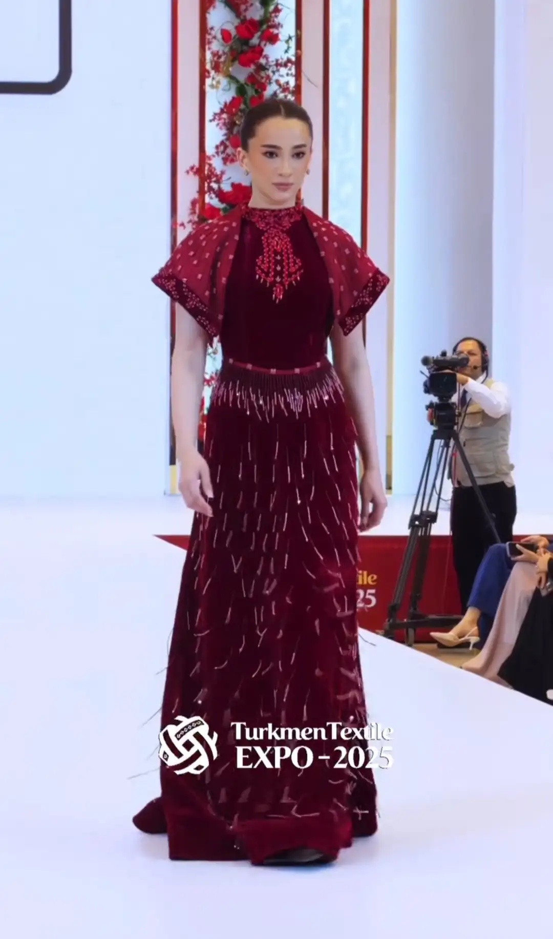 Türkmen fasonlar pombarh fasonlar Fasonlar 2025 fasonlar fason moda modalar Bezen bezen Türkmen fasonlar 2026 Türkmen fasonlar 2025 Türkmen fasonlar 2024 Türkmen fasonlar 2023 turkmenistan türkmenistan turkmen türkmen ashgabat  asgabat aşgabat balkan mary lebap dashoguz dasoguz daşoguz pombarh ponbarhat gulyupek gülýüpek stapel ştapel Gralan Çüýdeşen Abaýa Gadymy Krep Gurultaý 	Keteni Ýüpek Şifon Gipýur Lyon Welwet Atlas Kaşemir Streýç Suzana Ştapel Gülýüpek Pombarh Ýupka Gursakça Aksesuarlar Palto Penjek Okuw eşik Fata Sport eşik Uniforma Nakidka Öýme Şarf kompýuter ýaka ýaglyk Arenda köýnek 2nji el köýnek Taýyn köýnek Matalar Milli lybas milli lybaslar Toý köýnek Toý köýnekler toy koynek toy koynekler gundelik koynekler Gündelik	 
 köýnekler fata koynek Modern taze fason Eskiz koynektm turkmenkoynek türkmenkoynek fason moda moda fasonlar Iş eşik el iş	sada	ýakaly ýakasyz	keşdeli biserli	ýeňli giň nagyşly ýüregi açyk stoýka ýaka ýanly kombinasiýa 	zerli üsti aşak guşakly seçekli gysga ýeňli Lyon, Panbarhat (Pombarh) Modern TürkmenTextile Expo 2025 17-25, 26-35 Goýy-gyzyl, Gyzyl yaz, guyz