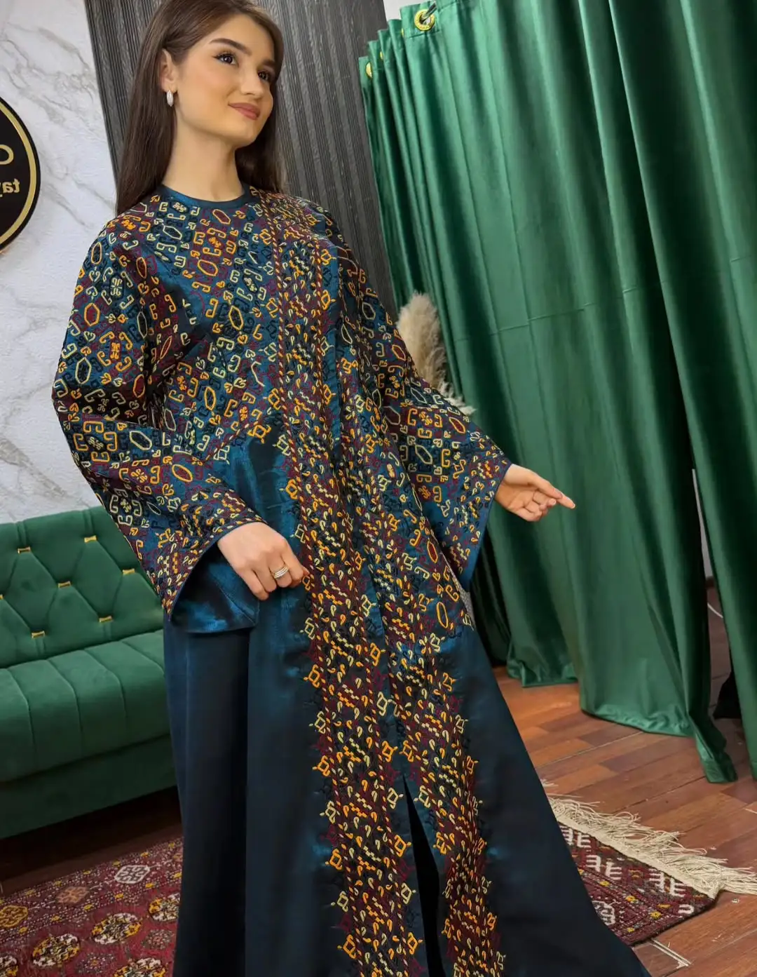 Türkmen fasonlar pombarh fasonlar Fasonlar 2025 fasonlar fason moda modalar Bezen bezen Türkmen fasonlar 2026 Türkmen fasonlar 2025 Türkmen fasonlar 2024 Türkmen fasonlar 2023 turkmenistan türkmenistan turkmen türkmen ashgabat  asgabat aşgabat balkan mary lebap dashoguz dasoguz daşoguz pombarh ponbarhat gulyupek gülýüpek stapel ştapel Gralan Çüýdeşen Abaýa Gadymy Krep Gurultaý 	Keteni Ýüpek Şifon Gipýur Lyon Welwet Atlas Kaşemir Streýç Suzana Ştapel Gülýüpek Pombarh Ýupka Gursakça Aksesuarlar Palto Penjek Okuw eşik Fata Sport eşik Uniforma Nakidka Öýme Şarf kompýuter ýaka ýaglyk Arenda köýnek 2nji el köýnek Taýyn köýnek Matalar Milli lybas milli lybaslar Toý köýnek Toý köýnekler toy koynek toy koynekler gundelik koynekler Gündelik	 
 köýnekler fata koynek Modern taze fason Eskiz koynektm turkmenkoynek türkmenkoynek fason moda moda fasonlar Iş eşik el iş	sada	ýakaly ýakasyz	keşdeli biserli	ýeňli giň nagyşly ýüregi açyk stoýka ýaka ýanly kombinasiýa 	zerli üsti aşak guşakly seçekli gysga ýeňli 