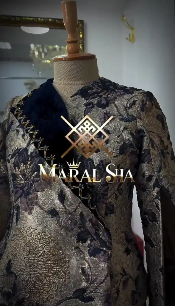 Türkmen fasonlar pombarh fasonlar Fasonlar 2025 fasonlar fason moda modalar Bezen bezen Türkmen fasonlar 2026 Türkmen fasonlar 2025 Türkmen fasonlar 2024 Türkmen fasonlar 2023 turkmenistan türkmenistan turkmen türkmen ashgabat  asgabat aşgabat balkan mary lebap dashoguz dasoguz daşoguz pombarh ponbarhat gulyupek gülýüpek stapel ştapel Gralan Çüýdeşen Abaýa Gadymy Krep Gurultaý 	Keteni Ýüpek Şifon Gipýur Lyon Welwet Atlas Kaşemir Streýç Suzana Ştapel Gülýüpek Pombarh Ýupka Gursakça Aksesuarlar Palto Penjek Okuw eşik Fata Sport eşik Uniforma Nakidka Öýme Şarf kompýuter ýaka ýaglyk Arenda köýnek 2nji el köýnek Taýyn köýnek Matalar Milli lybas milli lybaslar Toý köýnek Toý köýnekler toy koynek toy koynekler gundelik koynekler Gündelik	 
 köýnekler fata koynek Modern taze fason Eskiz koynektm turkmenkoynek türkmenkoynek fason moda moda fasonlar Iş eşik el iş	sada	ýakaly ýakasyz	keşdeli biserli	ýeňli giň nagyşly ýüregi açyk stoýka ýaka ýanly kombinasiýa 	zerli üsti aşak guşakly seçekli gysga ýeňli Panbarhat (Pombarh), Parça Toý köýnek, Modern ýakasyz, gysga ýeňli, giň, kombinasiýa, üsti aşak 26-35, 35+  yaz, tomus, guyz