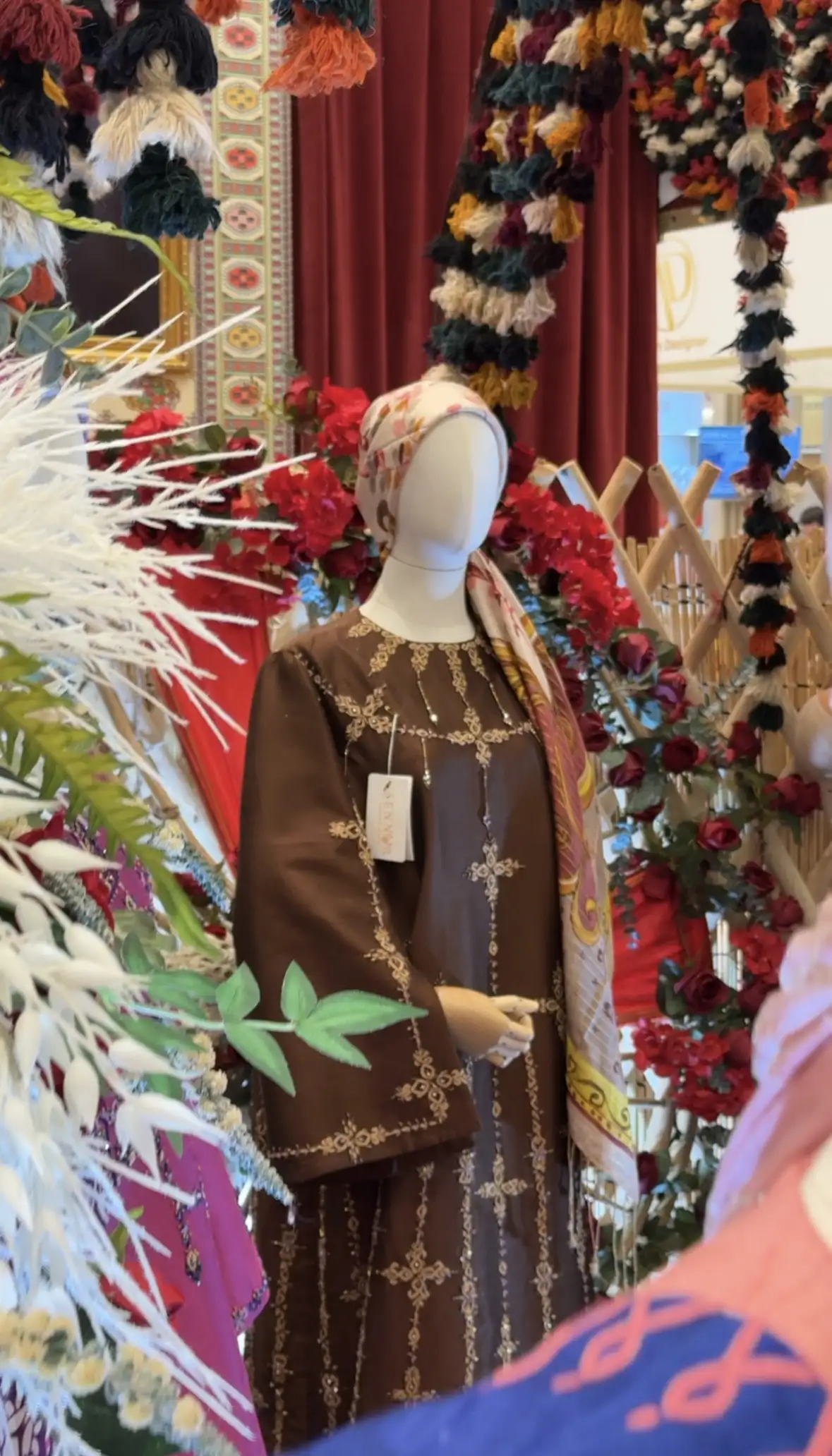 Türkmen fasonlar pombarh fasonlar Fasonlar 2025 fasonlar fason moda modalar Bezen bezen Türkmen fasonlar 2026 Türkmen fasonlar 2025 Türkmen fasonlar 2024 Türkmen fasonlar 2023 turkmenistan türkmenistan turkmen türkmen ashgabat  asgabat aşgabat balkan mary lebap dashoguz dasoguz daşoguz pombarh ponbarhat gulyupek gülýüpek stapel ştapel Gralan Çüýdeşen Abaýa Gadymy Krep Gurultaý 	Keteni Ýüpek Şifon Gipýur Lyon Welwet Atlas Kaşemir Streýç Suzana Ştapel Gülýüpek Pombarh Ýupka Gursakça Aksesuarlar Palto Penjek Okuw eşik Fata Sport eşik Uniforma Nakidka Öýme Şarf kompýuter ýaka ýaglyk Arenda köýnek 2nji el köýnek Taýyn köýnek Matalar Milli lybas milli lybaslar Toý köýnek Toý köýnekler toy koynek toy koynekler gundelik koynekler Gündelik	 
 köýnekler fata koynek Modern taze fason Eskiz koynektm turkmenkoynek türkmenkoynek fason moda moda fasonlar Iş eşik el iş	sada	ýakaly ýakasyz	keşdeli biserli	ýeňli giň nagyşly ýüregi açyk stoýka ýaka ýanly kombinasiýa 	zerli üsti aşak guşakly seçekli gysga ýeňli Keteni, Şantu Toý köýnek TürkmenTextile Expo 2025 26-35 Goňur tomus, guyz