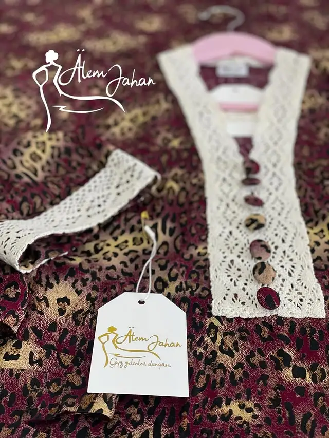 Türkmen fasonlar pombarh fasonlar Fasonlar 2025 fasonlar fason moda modalar Bezen bezen Türkmen fasonlar 2026 Türkmen fasonlar 2025 Türkmen fasonlar 2024 Türkmen fasonlar 2023 turkmenistan türkmenistan turkmen türkmen ashgabat  asgabat aşgabat balkan mary lebap dashoguz dasoguz daşoguz pombarh ponbarhat gulyupek gülýüpek stapel ştapel Gralan Çüýdeşen Abaýa Gadymy Krep Gurultaý 	Keteni Ýüpek Şifon Gipýur Lyon Welwet Atlas Kaşemir Streýç Suzana Ştapel Gülýüpek Pombarh Ýupka Gursakça Aksesuarlar Palto Penjek Okuw eşik Fata Sport eşik Uniforma Nakidka Öýme Şarf kompýuter ýaka ýaglyk Arenda köýnek 2nji el köýnek Taýyn köýnek Matalar Milli lybas milli lybaslar Toý köýnek Toý köýnekler toy koynek toy koynekler gundelik koynekler Gündelik	 
 köýnekler fata koynek Modern taze fason Eskiz koynektm turkmenkoynek türkmenkoynek fason moda moda fasonlar Iş eşik el iş	sada	ýakaly ýakasyz	keşdeli biserli	ýeňli giň nagyşly ýüregi açyk stoýka ýaka ýanly kombinasiýa 	zerli üsti aşak guşakly seçekli gysga ýeňli Ştapel Gündelik ýakasyz, ýeňli, giň 17-25, 26-35 Goýy-gyzyl, Altyn tomus Taýyn köýnek