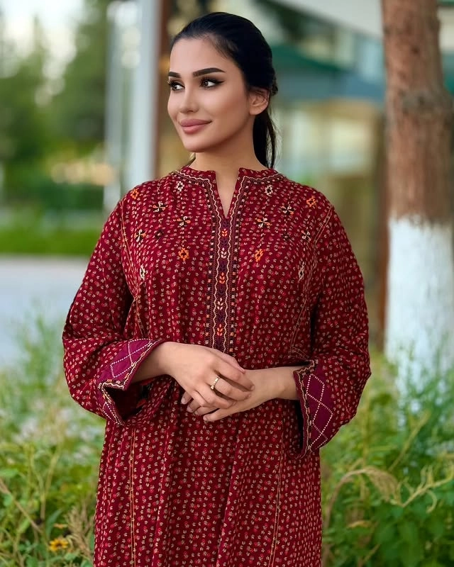 Türkmen fasonlar pombarh fasonlar Fasonlar 2025 fasonlar fason moda modalar Bezen bezen Türkmen fasonlar 2026 Türkmen fasonlar 2025 Türkmen fasonlar 2024 Türkmen fasonlar 2023 turkmenistan türkmenistan turkmen türkmen ashgabat  asgabat aşgabat balkan mary lebap dashoguz dasoguz daşoguz pombarh ponbarhat gulyupek gülýüpek stapel ştapel Gralan Çüýdeşen Abaýa Gadymy Krep Gurultaý 	Keteni Ýüpek Şifon Gipýur Lyon Welwet Atlas Kaşemir Streýç Suzana Ştapel Gülýüpek Pombarh Ýupka Gursakça Aksesuarlar Palto Penjek Okuw eşik Fata Sport eşik Uniforma Nakidka Öýme Şarf kompýuter ýaka ýaglyk Arenda köýnek 2nji el köýnek Taýyn köýnek Matalar Milli lybas milli lybaslar Toý köýnek Toý köýnekler toy koynek toy koynekler gundelik koynekler Gündelik	 
 köýnekler fata koynek Modern taze fason Eskiz koynektm turkmenkoynek türkmenkoynek fason moda moda fasonlar Iş eşik el iş	sada	ýakaly ýakasyz	keşdeli biserli	ýeňli giň nagyşly ýüregi açyk stoýka ýaka ýanly kombinasiýa 	zerli üsti aşak guşakly seçekli gysga ýeňli Ştapel Gündelik el iş, keşdeli, ýakaly, ýeňli, giň 17-25, 26-35 Goýy-gyzyl yaz, tomus, guyz, gysh