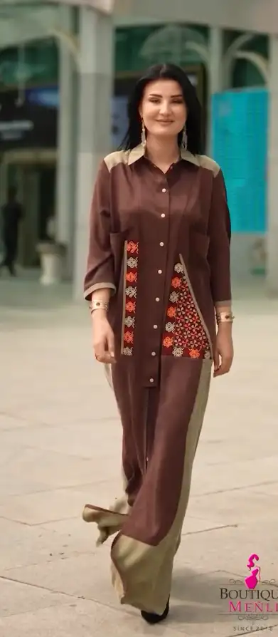 Türkmen fasonlar pombarh fasonlar Fasonlar 2025 fasonlar fason moda modalar Bezen bezen Türkmen fasonlar 2026 Türkmen fasonlar 2025 Türkmen fasonlar 2024 Türkmen fasonlar 2023 turkmenistan türkmenistan turkmen türkmen ashgabat  asgabat aşgabat balkan mary lebap dashoguz dasoguz daşoguz pombarh ponbarhat gulyupek gülýüpek stapel ştapel Gralan Çüýdeşen Abaýa Gadymy Krep Gurultaý 	Keteni Ýüpek Şifon Gipýur Lyon Welwet Atlas Kaşemir Streýç Suzana Ştapel Gülýüpek Pombarh Ýupka Gursakça Aksesuarlar Palto Penjek Okuw eşik Fata Sport eşik Uniforma Nakidka Öýme Şarf kompýuter ýaka ýaglyk Arenda köýnek 2nji el köýnek Taýyn köýnek Matalar Milli lybas milli lybaslar Toý köýnek Toý köýnekler toy koynek toy koynekler gundelik koynekler Gündelik	 
 köýnekler fata koynek Modern taze fason Eskiz koynektm turkmenkoynek türkmenkoynek fason moda moda fasonlar Iş eşik el iş	sada	ýakaly ýakasyz	keşdeli biserli	ýeňli giň nagyşly ýüregi açyk stoýka ýaka ýanly kombinasiýa 	zerli üsti aşak guşakly seçekli gysga ýeňli Modern ýakasyz, ýeňli, giň, nagyşly 17-25, 26-35  yaz, tomus, guyz