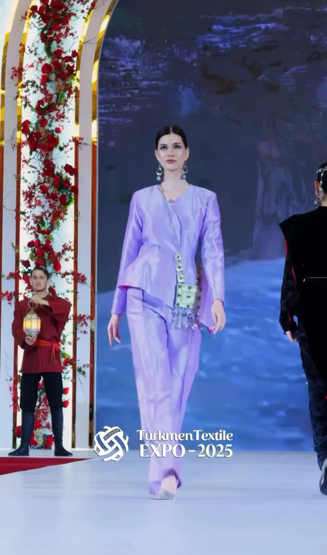 Türkmen fasonlar pombarh fasonlar Fasonlar 2025 fasonlar fason moda modalar Bezen bezen Türkmen fasonlar 2026 Türkmen fasonlar 2025 Türkmen fasonlar 2024 Türkmen fasonlar 2023 turkmenistan türkmenistan turkmen türkmen ashgabat  asgabat aşgabat balkan mary lebap dashoguz dasoguz daşoguz pombarh ponbarhat gulyupek gülýüpek stapel ştapel Gralan Çüýdeşen Abaýa Gadymy Krep Gurultaý 	Keteni Ýüpek Şifon Gipýur Lyon Welwet Atlas Kaşemir Streýç Suzana Ştapel Gülýüpek Pombarh Ýupka Gursakça Aksesuarlar Palto Penjek Okuw eşik Fata Sport eşik Uniforma Nakidka Öýme Şarf kompýuter ýaka ýaglyk Arenda köýnek 2nji el köýnek Taýyn köýnek Matalar Milli lybas milli lybaslar Toý köýnek Toý köýnekler toy koynek toy koynekler gundelik koynekler Gündelik	 
 köýnekler fata koynek Modern taze fason Eskiz koynektm turkmenkoynek türkmenkoynek fason moda moda fasonlar Iş eşik el iş	sada	ýakaly ýakasyz	keşdeli biserli	ýeňli giň nagyşly ýüregi açyk stoýka ýaka ýanly kombinasiýa 	zerli üsti aşak guşakly seçekli gysga ýeňli Modern TürkmenTextile Expo 2025 17-25, 26-35 Benewşe tomus, guyz