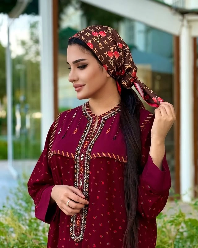 Türkmen fasonlar pombarh fasonlar Fasonlar 2025 fasonlar fason moda modalar Bezen bezen Türkmen fasonlar 2026 Türkmen fasonlar 2025 Türkmen fasonlar 2024 Türkmen fasonlar 2023 turkmenistan türkmenistan turkmen türkmen ashgabat  asgabat aşgabat balkan mary lebap dashoguz dasoguz daşoguz pombarh ponbarhat gulyupek gülýüpek stapel ştapel Gralan Çüýdeşen Abaýa Gadymy Krep Gurultaý 	Keteni Ýüpek Şifon Gipýur Lyon Welwet Atlas Kaşemir Streýç Suzana Ştapel Gülýüpek Pombarh Ýupka Gursakça Aksesuarlar Palto Penjek Okuw eşik Fata Sport eşik Uniforma Nakidka Öýme Şarf kompýuter ýaka ýaglyk Arenda köýnek 2nji el köýnek Taýyn köýnek Matalar Milli lybas milli lybaslar Toý köýnek Toý köýnekler toy koynek toy koynekler gundelik koynekler Gündelik	 
 köýnekler fata koynek Modern taze fason Eskiz koynektm turkmenkoynek türkmenkoynek fason moda moda fasonlar Iş eşik el iş	sada	ýakaly ýakasyz	keşdeli biserli	ýeňli giň nagyşly ýüregi açyk stoýka ýaka ýanly kombinasiýa 	zerli üsti aşak guşakly seçekli gysga ýeňli Goýy-gyzyl, #4B2C75