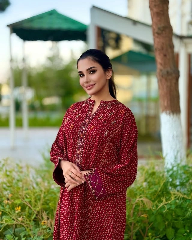 Türkmen fasonlar pombarh fasonlar Fasonlar 2025 fasonlar fason moda modalar Bezen bezen Türkmen fasonlar 2026 Türkmen fasonlar 2025 Türkmen fasonlar 2024 Türkmen fasonlar 2023 turkmenistan türkmenistan turkmen türkmen ashgabat  asgabat aşgabat balkan mary lebap dashoguz dasoguz daşoguz pombarh ponbarhat gulyupek gülýüpek stapel ştapel Gralan Çüýdeşen Abaýa Gadymy Krep Gurultaý 	Keteni Ýüpek Şifon Gipýur Lyon Welwet Atlas Kaşemir Streýç Suzana Ştapel Gülýüpek Pombarh Ýupka Gursakça Aksesuarlar Palto Penjek Okuw eşik Fata Sport eşik Uniforma Nakidka Öýme Şarf kompýuter ýaka ýaglyk Arenda köýnek 2nji el köýnek Taýyn köýnek Matalar Milli lybas milli lybaslar Toý köýnek Toý köýnekler toy koynek toy koynekler gundelik koynekler Gündelik	 
 köýnekler fata koynek Modern taze fason Eskiz koynektm turkmenkoynek türkmenkoynek fason moda moda fasonlar Iş eşik el iş	sada	ýakaly ýakasyz	keşdeli biserli	ýeňli giň nagyşly ýüregi açyk stoýka ýaka ýanly kombinasiýa 	zerli üsti aşak guşakly seçekli gysga ýeňli Ştapel Gündelik el iş, keşdeli, ýakaly, ýeňli, giň 17-25, 26-35 Goýy-gyzyl yaz, tomus, guyz, gysh