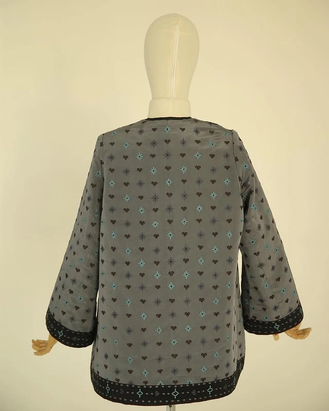 Türkmen fasonlar pombarh fasonlar Fasonlar 2025 fasonlar fason moda modalar Bezen bezen Türkmen fasonlar 2026 Türkmen fasonlar 2025 Türkmen fasonlar 2024 Türkmen fasonlar 2023 turkmenistan türkmenistan turkmen türkmen ashgabat  asgabat aşgabat balkan mary lebap dashoguz dasoguz daşoguz pombarh ponbarhat gulyupek gülýüpek stapel ştapel Gralan Çüýdeşen Abaýa Gadymy Krep Gurultaý 	Keteni Ýüpek Şifon Gipýur Lyon Welwet Atlas Kaşemir Streýç Suzana Ştapel Gülýüpek Pombarh Ýupka Gursakça Aksesuarlar Palto Penjek Okuw eşik Fata Sport eşik Uniforma Nakidka Öýme Şarf kompýuter ýaka ýaglyk Arenda köýnek 2nji el köýnek Taýyn köýnek Matalar Milli lybas milli lybaslar Toý köýnek Toý köýnekler toy koynek toy koynekler gundelik koynekler Gündelik	 
 köýnekler fata koynek Modern taze fason Eskiz koynektm turkmenkoynek türkmenkoynek fason moda moda fasonlar Iş eşik el iş	sada	ýakaly ýakasyz	keşdeli biserli	ýeňli giň nagyşly ýüregi açyk stoýka ýaka ýanly kombinasiýa 	zerli üsti aşak guşakly seçekli gysga ýeňli Milli lybas el iş, keşdeli, ýakasyz, ýeňli, giň, nagyşly 26-35, 35+ Çal yaz, guyz, gysh Penjek