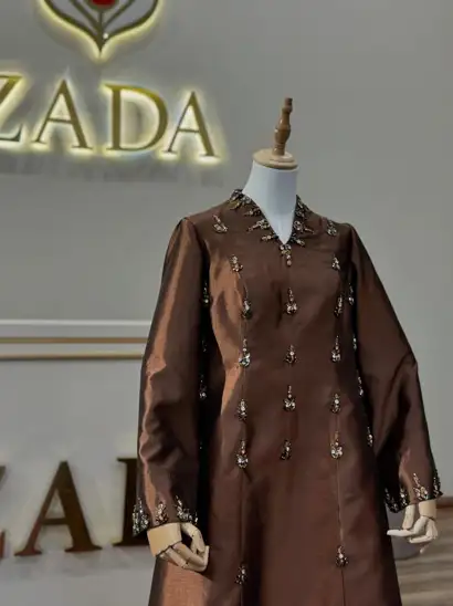 Türkmen fasonlar pombarh fasonlar Fasonlar 2025 fasonlar fason moda modalar Bezen bezen Türkmen fasonlar 2026 Türkmen fasonlar 2025 Türkmen fasonlar 2024 Türkmen fasonlar 2023 turkmenistan türkmenistan turkmen türkmen ashgabat  asgabat aşgabat balkan mary lebap dashoguz dasoguz daşoguz pombarh ponbarhat gulyupek gülýüpek stapel ştapel Gralan Çüýdeşen Abaýa Gadymy Krep Gurultaý 	Keteni Ýüpek Şifon Gipýur Lyon Welwet Atlas Kaşemir Streýç Suzana Ştapel Gülýüpek Pombarh Ýupka Gursakça Aksesuarlar Palto Penjek Okuw eşik Fata Sport eşik Uniforma Nakidka Öýme Şarf kompýuter ýaka ýaglyk Arenda köýnek 2nji el köýnek Taýyn köýnek Matalar Milli lybas milli lybaslar Toý köýnek Toý köýnekler toy koynek toy koynekler gundelik koynekler Gündelik	 
 köýnekler fata koynek Modern taze fason Eskiz koynektm turkmenkoynek türkmenkoynek fason moda moda fasonlar Iş eşik el iş	sada	ýakaly ýakasyz	keşdeli biserli	ýeňli giň nagyşly ýüregi açyk stoýka ýaka ýanly kombinasiýa 	zerli üsti aşak guşakly seçekli gysga ýeňli 