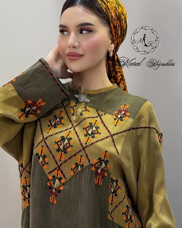 Türkmen fasonlar pombarh fasonlar Fasonlar 2025 fasonlar fason moda modalar Bezen bezen Türkmen fasonlar 2026 Türkmen fasonlar 2025 Türkmen fasonlar 2024 Türkmen fasonlar 2023 turkmenistan türkmenistan turkmen türkmen ashgabat  asgabat aşgabat balkan mary lebap dashoguz dasoguz daşoguz pombarh ponbarhat gulyupek gülýüpek stapel ştapel Gralan Çüýdeşen Abaýa Gadymy Krep Gurultaý 	Keteni Ýüpek Şifon Gipýur Lyon Welwet Atlas Kaşemir Streýç Suzana Ştapel Gülýüpek Pombarh Ýupka Gursakça Aksesuarlar Palto Penjek Okuw eşik Fata Sport eşik Uniforma Nakidka Öýme Şarf kompýuter ýaka ýaglyk Arenda köýnek 2nji el köýnek Taýyn köýnek Matalar Milli lybas milli lybaslar Toý köýnek Toý köýnekler toy koynek toy koynekler gundelik koynekler Gündelik	 
 köýnekler fata koynek Modern taze fason Eskiz koynektm turkmenkoynek türkmenkoynek fason moda moda fasonlar Iş eşik el iş	sada	ýakaly ýakasyz	keşdeli biserli	ýeňli giň nagyşly ýüregi açyk stoýka ýaka ýanly kombinasiýa 	zerli üsti aşak guşakly seçekli gysga ýeňli Gülýüpek Toý köýnek, Milli lybas el iş, keşdeli, ýakasyz, ýeňli, giň 17-25, 26-35 Haki, Altyn yaz, tomus, guyz, gysh