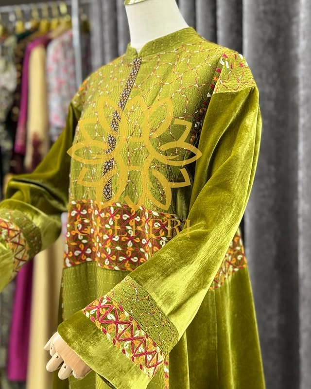 Türkmen fasonlar pombarh fasonlar Fasonlar 2025 fasonlar fason moda modalar Bezen bezen Türkmen fasonlar 2026 Türkmen fasonlar 2025 Türkmen fasonlar 2024 Türkmen fasonlar 2023 turkmenistan türkmenistan turkmen türkmen ashgabat  asgabat aşgabat balkan mary lebap dashoguz dasoguz daşoguz pombarh ponbarhat gulyupek gülýüpek stapel ştapel Gralan Çüýdeşen Abaýa Gadymy Krep Gurultaý 	Keteni Ýüpek Şifon Gipýur Lyon Welwet Atlas Kaşemir Streýç Suzana Ştapel Gülýüpek Pombarh Ýupka Gursakça Aksesuarlar Palto Penjek Okuw eşik Fata Sport eşik Uniforma Nakidka Öýme Şarf kompýuter ýaka ýaglyk Arenda köýnek 2nji el köýnek Taýyn köýnek Matalar Milli lybas milli lybaslar Toý köýnek Toý köýnekler toy koynek toy koynekler gundelik koynekler Gündelik	 
 köýnekler fata koynek Modern taze fason Eskiz koynektm turkmenkoynek türkmenkoynek fason moda moda fasonlar Iş eşik el iş	sada	ýakaly ýakasyz	keşdeli biserli	ýeňli giň nagyşly ýüregi açyk stoýka ýaka ýanly kombinasiýa 	zerli üsti aşak guşakly seçekli gysga ýeňli Panbarhat (Pombarh), Tulky Toý köýnek el iş, keşdeli, ýakaly, ýeňli, giň -12, 17-25, 26-35 Haki, Ýaşyl yaz, tomus, guyz, gysh