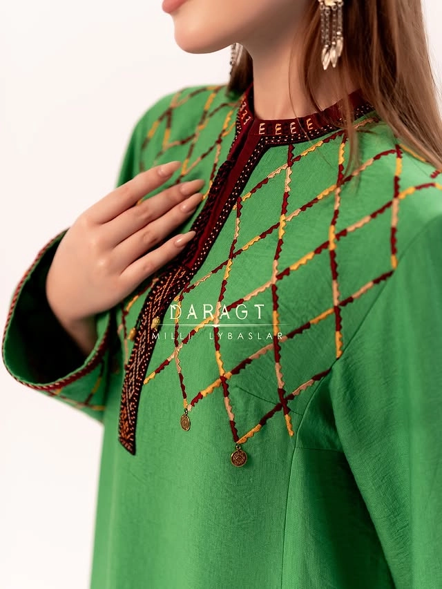 Türkmen fasonlar pombarh fasonlar Fasonlar 2025 fasonlar fason moda modalar Bezen bezen Türkmen fasonlar 2026 Türkmen fasonlar 2025 Türkmen fasonlar 2024 Türkmen fasonlar 2023 turkmenistan türkmenistan turkmen türkmen ashgabat  asgabat aşgabat balkan mary lebap dashoguz dasoguz daşoguz pombarh ponbarhat gulyupek gülýüpek stapel ştapel Gralan Çüýdeşen Abaýa Gadymy Krep Gurultaý 	Keteni Ýüpek Şifon Gipýur Lyon Welwet Atlas Kaşemir Streýç Suzana Ştapel Gülýüpek Pombarh Ýupka Gursakça Aksesuarlar Palto Penjek Okuw eşik Fata Sport eşik Uniforma Nakidka Öýme Şarf kompýuter ýaka ýaglyk Arenda köýnek 2nji el köýnek Taýyn köýnek Matalar Milli lybas milli lybaslar Toý köýnek Toý köýnekler toy koynek toy koynekler gundelik koynekler Gündelik	 
 köýnekler fata koynek Modern taze fason Eskiz koynektm turkmenkoynek türkmenkoynek fason moda moda fasonlar Iş eşik el iş	sada	ýakaly ýakasyz	keşdeli biserli	ýeňli giň nagyşly ýüregi açyk stoýka ýaka ýanly kombinasiýa 	zerli üsti aşak guşakly seçekli gysga ýeňli Gülýüpek Gündelik, Milli lybas el iş, keşdeli, ýakaly, ýeňli, gysga ýeňli, giň, nagyşly 17-25, 26-35 Bežewyý, Ýaşyl, Wizon yaz, tomus, guyz