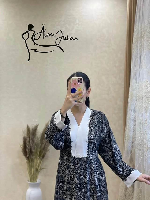 Türkmen fasonlar pombarh fasonlar Fasonlar 2025 fasonlar fason moda modalar Bezen bezen Türkmen fasonlar 2026 Türkmen fasonlar 2025 Türkmen fasonlar 2024 Türkmen fasonlar 2023 turkmenistan türkmenistan turkmen türkmen ashgabat  asgabat aşgabat balkan mary lebap dashoguz dasoguz daşoguz pombarh ponbarhat gulyupek gülýüpek stapel ştapel Gralan Çüýdeşen Abaýa Gadymy Krep Gurultaý 	Keteni Ýüpek Şifon Gipýur Lyon Welwet Atlas Kaşemir Streýç Suzana Ştapel Gülýüpek Pombarh Ýupka Gursakça Aksesuarlar Palto Penjek Okuw eşik Fata Sport eşik Uniforma Nakidka Öýme Şarf kompýuter ýaka ýaglyk Arenda köýnek 2nji el köýnek Taýyn köýnek Matalar Milli lybas milli lybaslar Toý köýnek Toý köýnekler toy koynek toy koynekler gundelik koynekler Gündelik	 
 köýnekler fata koynek Modern taze fason Eskiz koynektm turkmenkoynek türkmenkoynek fason moda moda fasonlar Iş eşik el iş	sada	ýakaly ýakasyz	keşdeli biserli	ýeňli giň nagyşly ýüregi açyk stoýka ýaka ýanly kombinasiýa 	zerli üsti aşak guşakly seçekli gysga ýeňli Ştapel Gündelik sada, ýakasyz, ýeňli, giň 17-25, 26-35 Haki, Ak, Bežewyý tomus Taýyn köýnek
