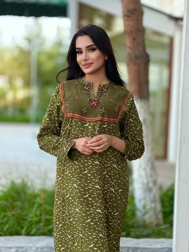 Türkmen fasonlar pombarh fasonlar Fasonlar 2025 fasonlar fason moda modalar Bezen bezen Türkmen fasonlar 2026 Türkmen fasonlar 2025 Türkmen fasonlar 2024 Türkmen fasonlar 2023 turkmenistan türkmenistan turkmen türkmen ashgabat  asgabat aşgabat balkan mary lebap dashoguz dasoguz daşoguz pombarh ponbarhat gulyupek gülýüpek stapel ştapel Gralan Çüýdeşen Abaýa Gadymy Krep Gurultaý 	Keteni Ýüpek Şifon Gipýur Lyon Welwet Atlas Kaşemir Streýç Suzana Ştapel Gülýüpek Pombarh Ýupka Gursakça Aksesuarlar Palto Penjek Okuw eşik Fata Sport eşik Uniforma Nakidka Öýme Şarf kompýuter ýaka ýaglyk Arenda köýnek 2nji el köýnek Taýyn köýnek Matalar Milli lybas milli lybaslar Toý köýnek Toý köýnekler toy koynek toy koynekler gundelik koynekler Gündelik	 
 köýnekler fata koynek Modern taze fason Eskiz koynektm turkmenkoynek türkmenkoynek fason moda moda fasonlar Iş eşik el iş	sada	ýakaly ýakasyz	keşdeli biserli	ýeňli giň nagyşly ýüregi açyk stoýka ýaka ýanly kombinasiýa 	zerli üsti aşak guşakly seçekli gysga ýeňli 