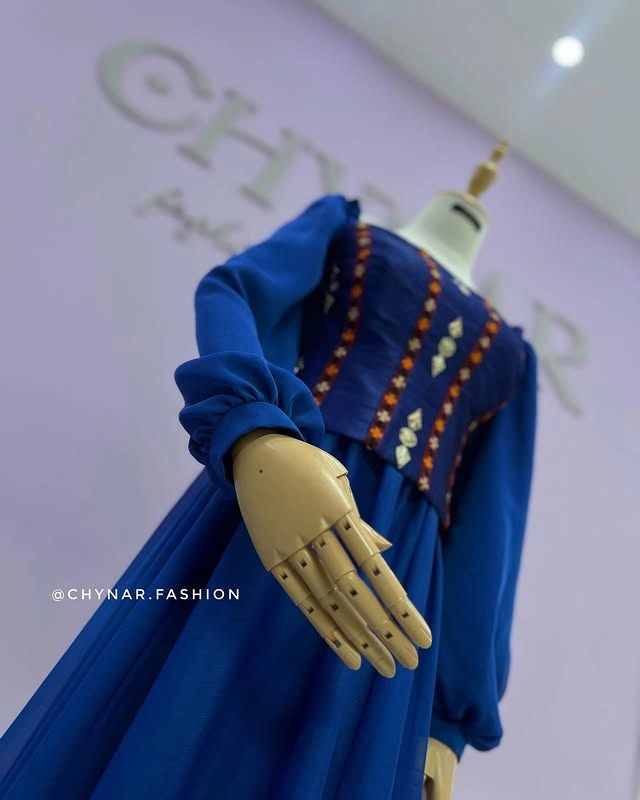 Türkmen fasonlar pombarh fasonlar Fasonlar 2025 fasonlar fason moda modalar Bezen bezen Türkmen fasonlar 2026 Türkmen fasonlar 2025 Türkmen fasonlar 2024 Türkmen fasonlar 2023 turkmenistan türkmenistan turkmen türkmen ashgabat  asgabat aşgabat balkan mary lebap dashoguz dasoguz daşoguz pombarh ponbarhat gulyupek gülýüpek stapel ştapel Gralan Çüýdeşen Abaýa Gadymy Krep Gurultaý 	Keteni Ýüpek Şifon Gipýur Lyon Welwet Atlas Kaşemir Streýç Suzana Ştapel Gülýüpek Pombarh Ýupka Gursakça Aksesuarlar Palto Penjek Okuw eşik Fata Sport eşik Uniforma Nakidka Öýme Şarf kompýuter ýaka ýaglyk Arenda köýnek 2nji el köýnek Taýyn köýnek Matalar Milli lybas milli lybaslar Toý köýnek Toý köýnekler toy koynek toy koynekler gundelik koynekler Gündelik	 
 köýnekler fata koynek Modern taze fason Eskiz koynektm turkmenkoynek türkmenkoynek fason moda moda fasonlar Iş eşik el iş	sada	ýakaly ýakasyz	keşdeli biserli	ýeňli giň nagyşly ýüregi açyk stoýka ýaka ýanly kombinasiýa 	zerli üsti aşak guşakly seçekli gysga ýeňli Şifon, Lyon Gündelik el iş, ýakasyz, ýüregi açyk, ýeňli 17-25, 26-35 Goýy-gök tomus, guyz