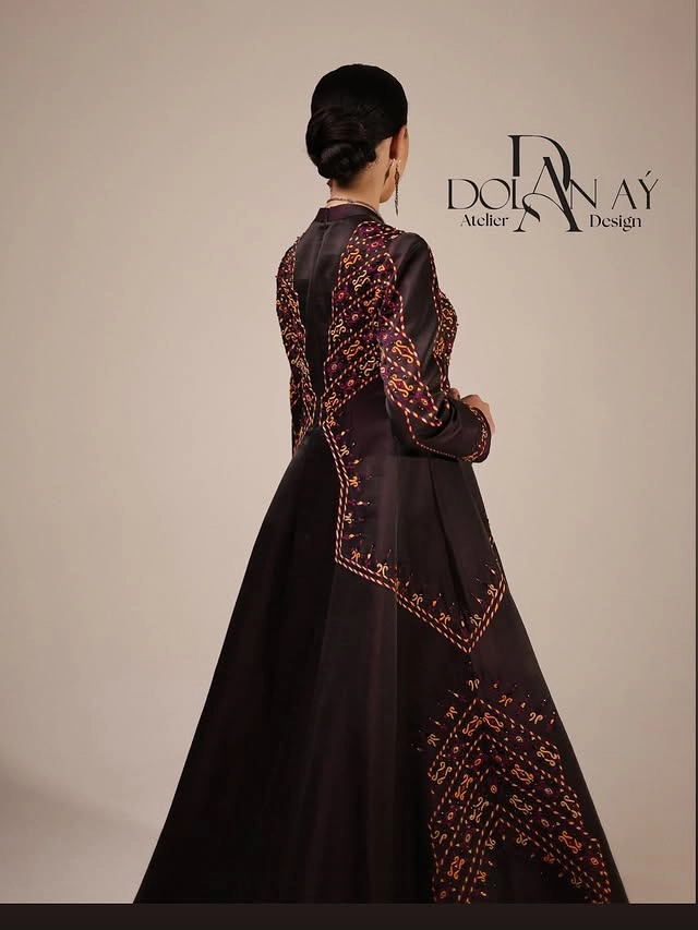 Türkmen fasonlar pombarh fasonlar Fasonlar 2025 fasonlar fason moda modalar Bezen bezen Türkmen fasonlar 2026 Türkmen fasonlar 2025 Türkmen fasonlar 2024 Türkmen fasonlar 2023 turkmenistan türkmenistan turkmen türkmen ashgabat  asgabat aşgabat balkan mary lebap dashoguz dasoguz daşoguz pombarh ponbarhat gulyupek gülýüpek stapel ştapel Gralan Çüýdeşen Abaýa Gadymy Krep Gurultaý 	Keteni Ýüpek Şifon Gipýur Lyon Welwet Atlas Kaşemir Streýç Suzana Ştapel Gülýüpek Pombarh Ýupka Gursakça Aksesuarlar Palto Penjek Okuw eşik Fata Sport eşik Uniforma Nakidka Öýme Şarf kompýuter ýaka ýaglyk Arenda köýnek 2nji el köýnek Taýyn köýnek Matalar Milli lybas milli lybaslar Toý köýnek Toý köýnekler toy koynek toy koynekler gundelik koynekler Gündelik	 
 köýnekler fata koynek Modern taze fason Eskiz koynektm turkmenkoynek türkmenkoynek fason moda moda fasonlar Iş eşik el iş	sada	ýakaly ýakasyz	keşdeli biserli	ýeňli giň nagyşly ýüregi açyk stoýka ýaka ýanly kombinasiýa 	zerli üsti aşak guşakly seçekli gysga ýeňli Toý köýnek, Milli lybas keşdeli, ýakasyz, ýeňli, giň, nagyşly 17-25, 26-35 Goýy-goňur yaz, tomus, guyz, gysh