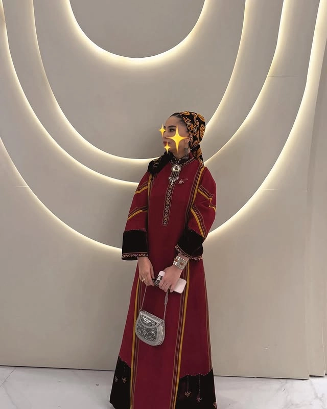 Türkmen fasonlar pombarh fasonlar Fasonlar 2025 fasonlar fason moda modalar Bezen bezen Türkmen fasonlar 2026 Türkmen fasonlar 2025 Türkmen fasonlar 2024 Türkmen fasonlar 2023 turkmenistan türkmenistan turkmen türkmen ashgabat  asgabat aşgabat balkan mary lebap dashoguz dasoguz daşoguz pombarh ponbarhat gulyupek gülýüpek stapel ştapel Gralan Çüýdeşen Abaýa Gadymy Krep Gurultaý 	Keteni Ýüpek Şifon Gipýur Lyon Welwet Atlas Kaşemir Streýç Suzana Ştapel Gülýüpek Pombarh Ýupka Gursakça Aksesuarlar Palto Penjek Okuw eşik Fata Sport eşik Uniforma Nakidka Öýme Şarf kompýuter ýaka ýaglyk Arenda köýnek 2nji el köýnek Taýyn köýnek Matalar Milli lybas milli lybaslar Toý köýnek Toý köýnekler toy koynek toy koynekler gundelik koynekler Gündelik	 
 köýnekler fata koynek Modern taze fason Eskiz koynektm turkmenkoynek türkmenkoynek fason moda moda fasonlar Iş eşik el iş	sada	ýakaly ýakasyz	keşdeli biserli	ýeňli giň nagyşly ýüregi açyk stoýka ýaka ýanly kombinasiýa 	zerli üsti aşak guşakly seçekli gysga ýeňli Keteni Toý köýnek, Milli lybas el iş, keşdeli, ýakaly, ýeňli, giň, kombinasiýa 26-35, 35+ Goýy-gyzyl, Gyzyl yaz, gysh