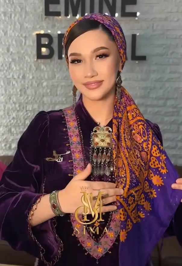 Türkmen fasonlar pombarh fasonlar Fasonlar 2025 fasonlar fason moda modalar Bezen bezen Türkmen fasonlar 2026 Türkmen fasonlar 2025 Türkmen fasonlar 2024 Türkmen fasonlar 2023 turkmenistan türkmenistan turkmen türkmen ashgabat  asgabat aşgabat balkan mary lebap dashoguz dasoguz daşoguz pombarh ponbarhat gulyupek gülýüpek stapel ştapel Gralan Çüýdeşen Abaýa Gadymy Krep Gurultaý 	Keteni Ýüpek Şifon Gipýur Lyon Welwet Atlas Kaşemir Streýç Suzana Ştapel Gülýüpek Pombarh Ýupka Gursakça Aksesuarlar Palto Penjek Okuw eşik Fata Sport eşik Uniforma Nakidka Öýme Şarf kompýuter ýaka ýaglyk Arenda köýnek 2nji el köýnek Taýyn köýnek Matalar Milli lybas milli lybaslar Toý köýnek Toý köýnekler toy koynek toy koynekler gundelik koynekler Gündelik	 
 köýnekler fata koynek Modern taze fason Eskiz koynektm turkmenkoynek türkmenkoynek fason moda moda fasonlar Iş eşik el iş	sada	ýakaly ýakasyz	keşdeli biserli	ýeňli giň nagyşly ýüregi açyk stoýka ýaka ýanly kombinasiýa 	zerli üsti aşak guşakly seçekli gysga ýeňli Panbarhat (Pombarh) Toý köýnek ýakaly, ýeňli, giň 26-35 Goýy-gök, #4B2C75 yaz, guyz, gysh