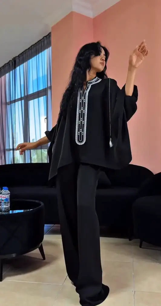 Türkmen fasonlar pombarh fasonlar Fasonlar 2025 fasonlar fason moda modalar Bezen bezen Türkmen fasonlar 2026 Türkmen fasonlar 2025 Türkmen fasonlar 2024 Türkmen fasonlar 2023 turkmenistan türkmenistan turkmen türkmen ashgabat  asgabat aşgabat balkan mary lebap dashoguz dasoguz daşoguz pombarh ponbarhat gulyupek gülýüpek stapel ştapel Gralan Çüýdeşen Abaýa Gadymy Krep Gurultaý 	Keteni Ýüpek Şifon Gipýur Lyon Welwet Atlas Kaşemir Streýç Suzana Ştapel Gülýüpek Pombarh Ýupka Gursakça Aksesuarlar Palto Penjek Okuw eşik Fata Sport eşik Uniforma Nakidka Öýme Şarf kompýuter ýaka ýaglyk Arenda köýnek 2nji el köýnek Taýyn köýnek Matalar Milli lybas milli lybaslar Toý köýnek Toý köýnekler toy koynek toy koynekler gundelik koynekler Gündelik	 
 köýnekler fata koynek Modern taze fason Eskiz koynektm turkmenkoynek türkmenkoynek fason moda moda fasonlar Iş eşik el iş	sada	ýakaly ýakasyz	keşdeli biserli	ýeňli giň nagyşly ýüregi açyk stoýka ýaka ýanly kombinasiýa 	zerli üsti aşak guşakly seçekli gysga ýeňli Modern ýakaly, gysga ýeňli, giň, üsti aşak 12-16, 17-25, 26-35 Gara tomus, guyz