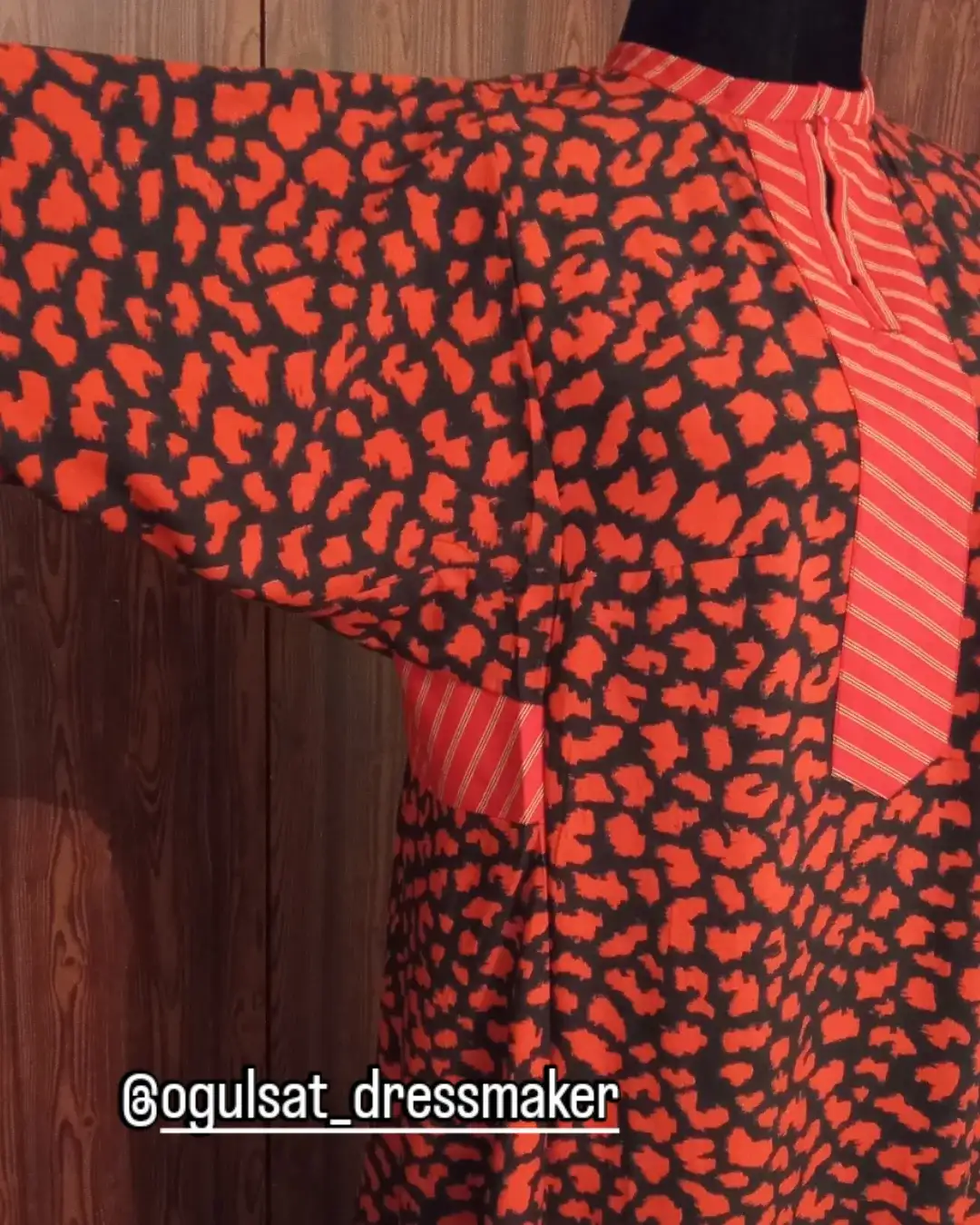 Türkmen fasonlar pombarh fasonlar Fasonlar 2025 fasonlar fason moda modalar Bezen bezen Türkmen fasonlar 2026 Türkmen fasonlar 2025 Türkmen fasonlar 2024 Türkmen fasonlar 2023 turkmenistan türkmenistan turkmen türkmen ashgabat  asgabat aşgabat balkan mary lebap dashoguz dasoguz daşoguz pombarh ponbarhat gulyupek gülýüpek stapel ştapel Gralan Çüýdeşen Abaýa Gadymy Krep Gurultaý 	Keteni Ýüpek Şifon Gipýur Lyon Welwet Atlas Kaşemir Streýç Suzana Ştapel Gülýüpek Pombarh Ýupka Gursakça Aksesuarlar Palto Penjek Okuw eşik Fata Sport eşik Uniforma Nakidka Öýme Şarf kompýuter ýaka ýaglyk Arenda köýnek 2nji el köýnek Taýyn köýnek Matalar Milli lybas milli lybaslar Toý köýnek Toý köýnekler toy koynek toy koynekler gundelik koynekler Gündelik	 
 köýnekler fata koynek Modern taze fason Eskiz koynektm turkmenkoynek türkmenkoynek fason moda moda fasonlar Iş eşik el iş	sada	ýakaly ýakasyz	keşdeli biserli	ýeňli giň nagyşly ýüregi açyk stoýka ýaka ýanly kombinasiýa 	zerli üsti aşak guşakly seçekli gysga ýeňli Keteni, Ýüpek Gündelik, Iş eşik ýanly, ýeňli  Goýy-gyzyl, Gyzyl