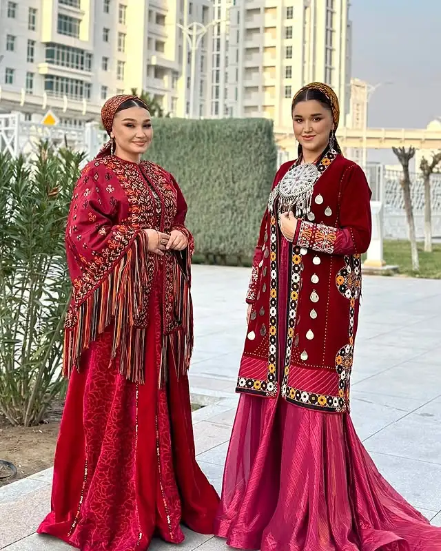 Türkmen fasonlar pombarh fasonlar Fasonlar 2025 fasonlar fason moda modalar Bezen bezen Türkmen fasonlar 2026 Türkmen fasonlar 2025 Türkmen fasonlar 2024 Türkmen fasonlar 2023 turkmenistan türkmenistan turkmen türkmen ashgabat  asgabat aşgabat balkan mary lebap dashoguz dasoguz daşoguz pombarh ponbarhat gulyupek gülýüpek stapel ştapel Gralan Çüýdeşen Abaýa Gadymy Krep Gurultaý 	Keteni Ýüpek Şifon Gipýur Lyon Welwet Atlas Kaşemir Streýç Suzana Ştapel Gülýüpek Pombarh Ýupka Gursakça Aksesuarlar Palto Penjek Okuw eşik Fata Sport eşik Uniforma Nakidka Öýme Şarf kompýuter ýaka ýaglyk Arenda köýnek 2nji el köýnek Taýyn köýnek Matalar Milli lybas milli lybaslar Toý köýnek Toý köýnekler toy koynek toy koynekler gundelik koynekler Gündelik	 
 köýnekler fata koynek Modern taze fason Eskiz koynektm turkmenkoynek türkmenkoynek fason moda moda fasonlar Iş eşik el iş	sada	ýakaly ýakasyz	keşdeli biserli	ýeňli giň nagyşly ýüregi açyk stoýka ýaka ýanly kombinasiýa 	zerli üsti aşak guşakly seçekli gysga ýeňli Panbarhat (Pombarh), Ýüpek, Keteni, Gadymy Milli lybas el iş, keşdeli, ýakaly, ýeňli, giň, kombinasiýa, nagyşly 26-35, 35+ Gülgüne, Gyzyl yaz, gysh