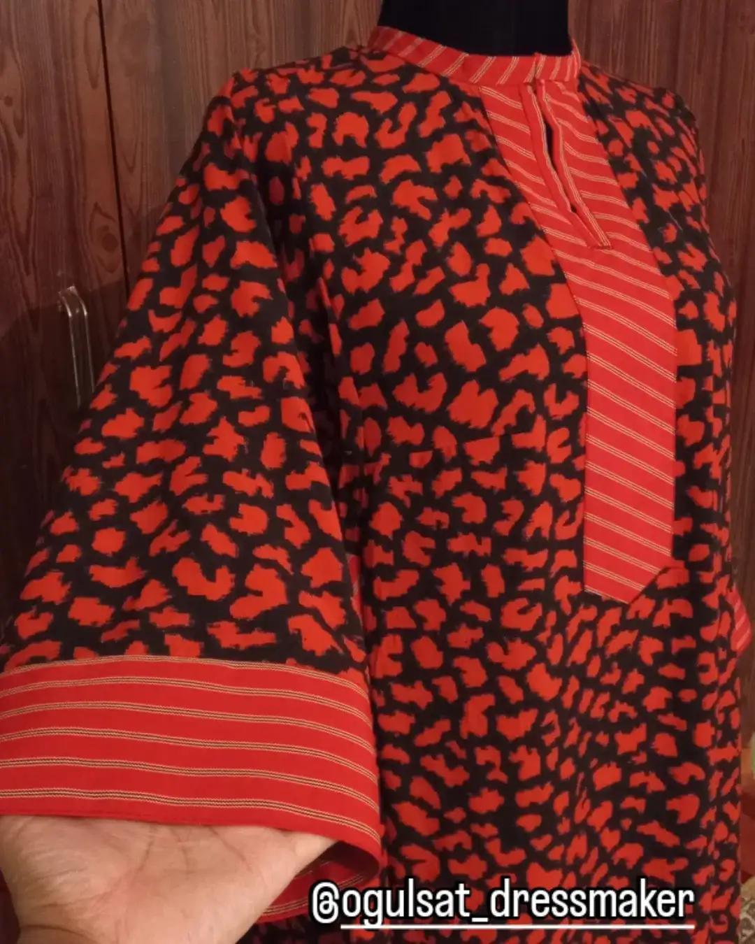 Türkmen fasonlar pombarh fasonlar Fasonlar 2025 fasonlar fason moda modalar Bezen bezen Türkmen fasonlar 2026 Türkmen fasonlar 2025 Türkmen fasonlar 2024 Türkmen fasonlar 2023 turkmenistan türkmenistan turkmen türkmen ashgabat  asgabat aşgabat balkan mary lebap dashoguz dasoguz daşoguz pombarh ponbarhat gulyupek gülýüpek stapel ştapel Gralan Çüýdeşen Abaýa Gadymy Krep Gurultaý 	Keteni Ýüpek Şifon Gipýur Lyon Welwet Atlas Kaşemir Streýç Suzana Ştapel Gülýüpek Pombarh Ýupka Gursakça Aksesuarlar Palto Penjek Okuw eşik Fata Sport eşik Uniforma Nakidka Öýme Şarf kompýuter ýaka ýaglyk Arenda köýnek 2nji el köýnek Taýyn köýnek Matalar Milli lybas milli lybaslar Toý köýnek Toý köýnekler toy koynek toy koynekler gundelik koynekler Gündelik	 
 köýnekler fata koynek Modern taze fason Eskiz koynektm turkmenkoynek türkmenkoynek fason moda moda fasonlar Iş eşik el iş	sada	ýakaly ýakasyz	keşdeli biserli	ýeňli giň nagyşly ýüregi açyk stoýka ýaka ýanly kombinasiýa 	zerli üsti aşak guşakly seçekli gysga ýeňli Keteni, Ýüpek Gündelik, Iş eşik ýanly, ýeňli  Goýy-gyzyl, Gyzyl