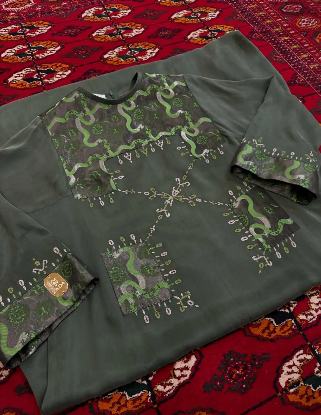 Türkmen fasonlar pombarh fasonlar Fasonlar 2025 fasonlar fason moda modalar Bezen bezen Türkmen fasonlar 2026 Türkmen fasonlar 2025 Türkmen fasonlar 2024 Türkmen fasonlar 2023 turkmenistan türkmenistan turkmen türkmen ashgabat  asgabat aşgabat balkan mary lebap dashoguz dasoguz daşoguz pombarh ponbarhat gulyupek gülýüpek stapel ştapel Gralan Çüýdeşen Abaýa Gadymy Krep Gurultaý 	Keteni Ýüpek Şifon Gipýur Lyon Welwet Atlas Kaşemir Streýç Suzana Ştapel Gülýüpek Pombarh Ýupka Gursakça Aksesuarlar Palto Penjek Okuw eşik Fata Sport eşik Uniforma Nakidka Öýme Şarf kompýuter ýaka ýaglyk Arenda köýnek 2nji el köýnek Taýyn köýnek Matalar Milli lybas milli lybaslar Toý köýnek Toý köýnekler toy koynek toy koynekler gundelik koynekler Gündelik	 
 köýnekler fata koynek Modern taze fason Eskiz koynektm turkmenkoynek türkmenkoynek fason moda moda fasonlar Iş eşik el iş	sada	ýakaly ýakasyz	keşdeli biserli	ýeňli giň nagyşly ýüregi açyk stoýka ýaka ýanly kombinasiýa 	zerli üsti aşak guşakly seçekli gysga ýeňli 