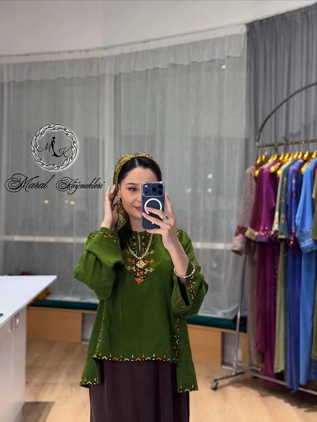 Türkmen fasonlar pombarh fasonlar Fasonlar 2025 fasonlar fason moda modalar Bezen bezen Türkmen fasonlar 2026 Türkmen fasonlar 2025 Türkmen fasonlar 2024 Türkmen fasonlar 2023 turkmenistan türkmenistan turkmen türkmen ashgabat  asgabat aşgabat balkan mary lebap dashoguz dasoguz daşoguz pombarh ponbarhat gulyupek gülýüpek stapel ştapel Gralan Çüýdeşen Abaýa Gadymy Krep Gurultaý 	Keteni Ýüpek Şifon Gipýur Lyon Welwet Atlas Kaşemir Streýç Suzana Ştapel Gülýüpek Pombarh Ýupka Gursakça Aksesuarlar Palto Penjek Okuw eşik Fata Sport eşik Uniforma Nakidka Öýme Şarf kompýuter ýaka ýaglyk Arenda köýnek 2nji el köýnek Taýyn köýnek Matalar Milli lybas milli lybaslar Toý köýnek Toý köýnekler toy koynek toy koynekler gundelik koynekler Gündelik	 
 köýnekler fata koynek Modern taze fason Eskiz koynektm turkmenkoynek türkmenkoynek fason moda moda fasonlar Iş eşik el iş	sada	ýakaly ýakasyz	keşdeli biserli	ýeňli giň nagyşly ýüregi açyk stoýka ýaka ýanly kombinasiýa 	zerli üsti aşak guşakly seçekli gysga ýeňli 