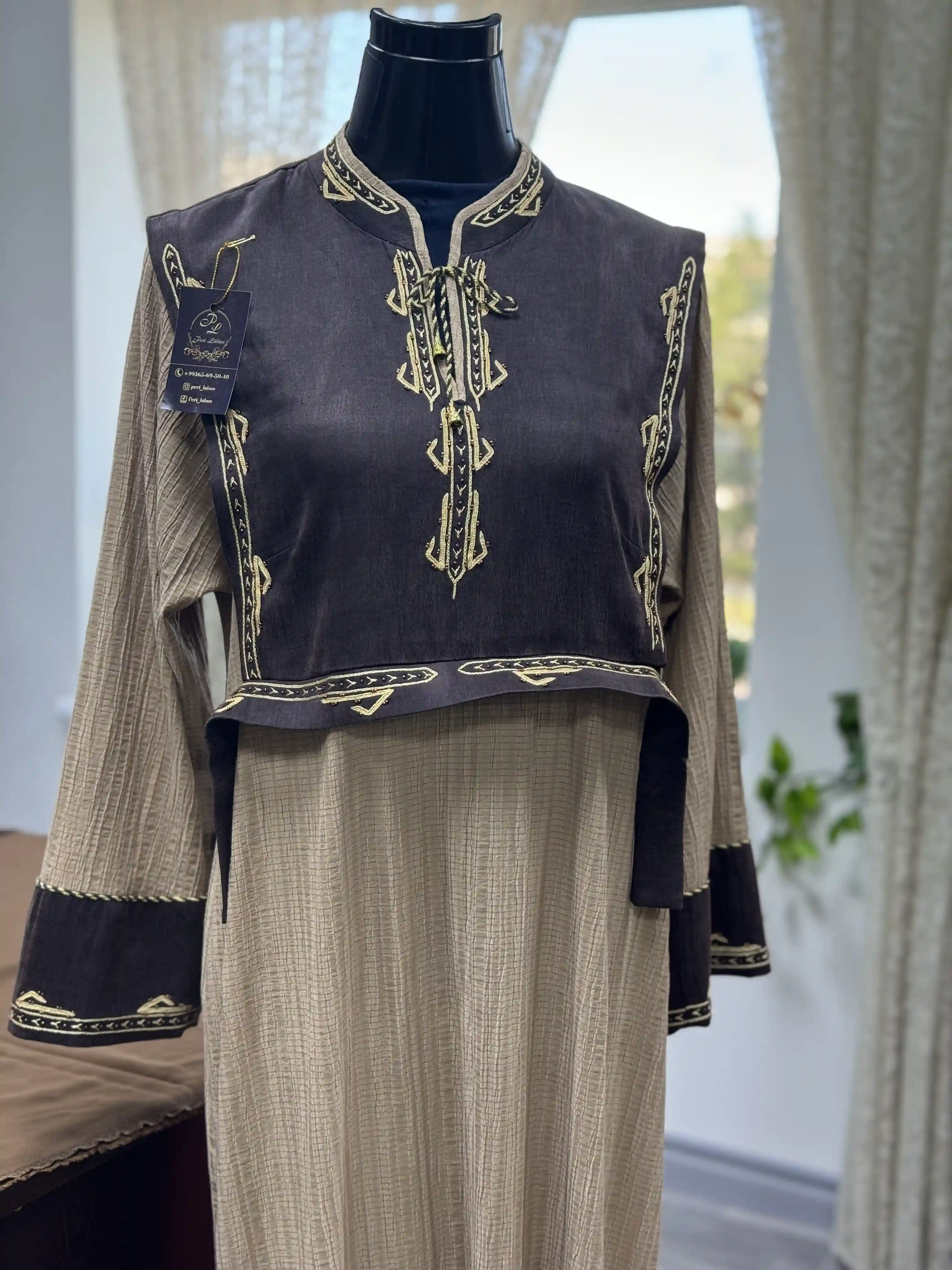 Türkmen fasonlar pombarh fasonlar Fasonlar 2025 fasonlar fason moda modalar Bezen bezen Türkmen fasonlar 2026 Türkmen fasonlar 2025 Türkmen fasonlar 2024 Türkmen fasonlar 2023 turkmenistan türkmenistan turkmen türkmen ashgabat  asgabat aşgabat balkan mary lebap dashoguz dasoguz daşoguz pombarh ponbarhat gulyupek gülýüpek stapel ştapel Gralan Çüýdeşen Abaýa Gadymy Krep Gurultaý 	Keteni Ýüpek Şifon Gipýur Lyon Welwet Atlas Kaşemir Streýç Suzana Ştapel Gülýüpek Pombarh Ýupka Gursakça Aksesuarlar Palto Penjek Okuw eşik Fata Sport eşik Uniforma Nakidka Öýme Şarf kompýuter ýaka ýaglyk Arenda köýnek 2nji el köýnek Taýyn köýnek Matalar Milli lybas milli lybaslar Toý köýnek Toý köýnekler toy koynek toy koynekler gundelik koynekler Gündelik	 
 köýnekler fata koynek Modern taze fason Eskiz koynektm turkmenkoynek türkmenkoynek fason moda moda fasonlar Iş eşik el iş	sada	ýakaly ýakasyz	keşdeli biserli	ýeňli giň nagyşly ýüregi açyk stoýka ýaka ýanly kombinasiýa 	zerli üsti aşak guşakly seçekli gysga ýeňli Lyon Toý köýnek, Gündelik el iş, sada, ýakaly, ýeňli, giň 17-25, 26-35 Gök, Wizon, Gülgüne, Benewşe, Mämişi