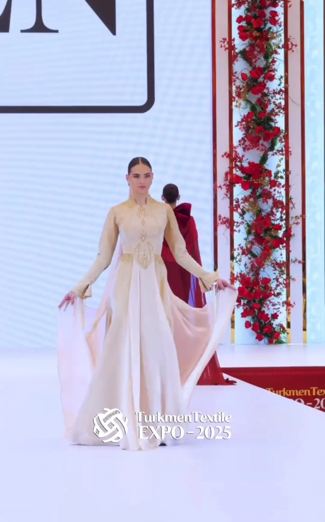 Türkmen fasonlar pombarh fasonlar Fasonlar 2025 fasonlar fason moda modalar Bezen bezen Türkmen fasonlar 2026 Türkmen fasonlar 2025 Türkmen fasonlar 2024 Türkmen fasonlar 2023 turkmenistan türkmenistan turkmen türkmen ashgabat  asgabat aşgabat balkan mary lebap dashoguz dasoguz daşoguz pombarh ponbarhat gulyupek gülýüpek stapel ştapel Gralan Çüýdeşen Abaýa Gadymy Krep Gurultaý 	Keteni Ýüpek Şifon Gipýur Lyon Welwet Atlas Kaşemir Streýç Suzana Ştapel Gülýüpek Pombarh Ýupka Gursakça Aksesuarlar Palto Penjek Okuw eşik Fata Sport eşik Uniforma Nakidka Öýme Şarf kompýuter ýaka ýaglyk Arenda köýnek 2nji el köýnek Taýyn köýnek Matalar Milli lybas milli lybaslar Toý köýnek Toý köýnekler toy koynek toy koynekler gundelik koynekler Gündelik	 
 köýnekler fata koynek Modern taze fason Eskiz koynektm turkmenkoynek türkmenkoynek fason moda moda fasonlar Iş eşik el iş	sada	ýakaly ýakasyz	keşdeli biserli	ýeňli giň nagyşly ýüregi açyk stoýka ýaka ýanly kombinasiýa 	zerli üsti aşak guşakly seçekli gysga ýeňli Şifon, Şantu Modern TürkmenTextile Expo 2025 17-25, 26-35 Bežewyý yaz, tomus, guyz