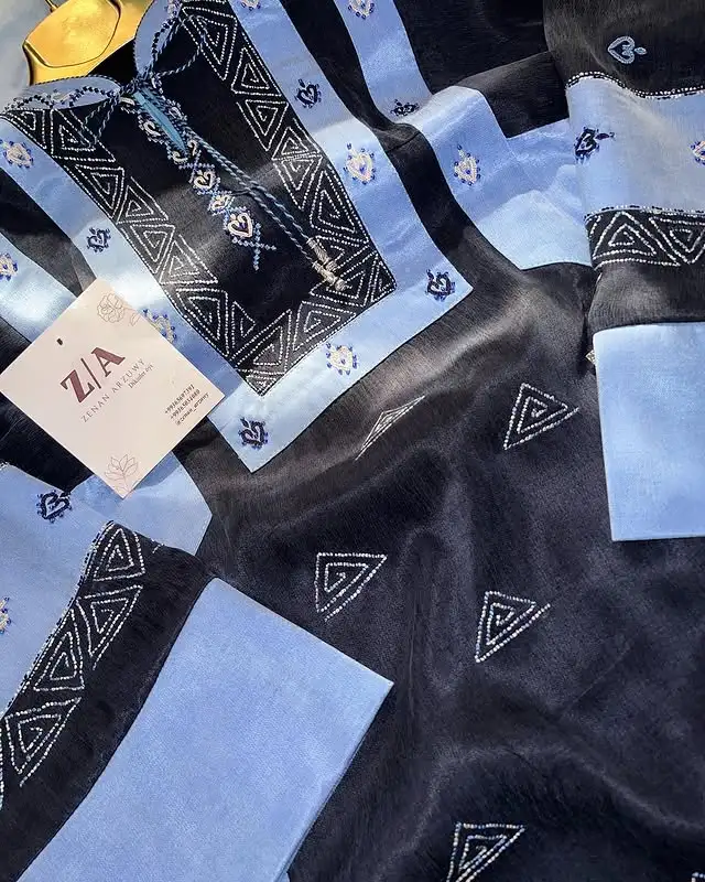 Türkmen fasonlar pombarh fasonlar Fasonlar 2025 fasonlar fason moda modalar Bezen bezen Türkmen fasonlar 2026 Türkmen fasonlar 2025 Türkmen fasonlar 2024 Türkmen fasonlar 2023 turkmenistan türkmenistan turkmen türkmen ashgabat  asgabat aşgabat balkan mary lebap dashoguz dasoguz daşoguz pombarh ponbarhat gulyupek gülýüpek stapel ştapel Gralan Çüýdeşen Abaýa Gadymy Krep Gurultaý 	Keteni Ýüpek Şifon Gipýur Lyon Welwet Atlas Kaşemir Streýç Suzana Ştapel Gülýüpek Pombarh Ýupka Gursakça Aksesuarlar Palto Penjek Okuw eşik Fata Sport eşik Uniforma Nakidka Öýme Şarf kompýuter ýaka ýaglyk Arenda köýnek 2nji el köýnek Taýyn köýnek Matalar Milli lybas milli lybaslar Toý köýnek Toý köýnekler toy koynek toy koynekler gundelik koynekler Gündelik	 
 köýnekler fata koynek Modern taze fason Eskiz koynektm turkmenkoynek türkmenkoynek fason moda moda fasonlar Iş eşik el iş	sada	ýakaly ýakasyz	keşdeli biserli	ýeňli giň nagyşly ýüregi açyk stoýka ýaka ýanly kombinasiýa 	zerli üsti aşak guşakly seçekli gysga ýeňli Gülýüpek Toý köýnek el iş, ýakaly, biserli, ýeňli, giň, nagyşly 35+ Gök, Goýy-gök yaz, guyz