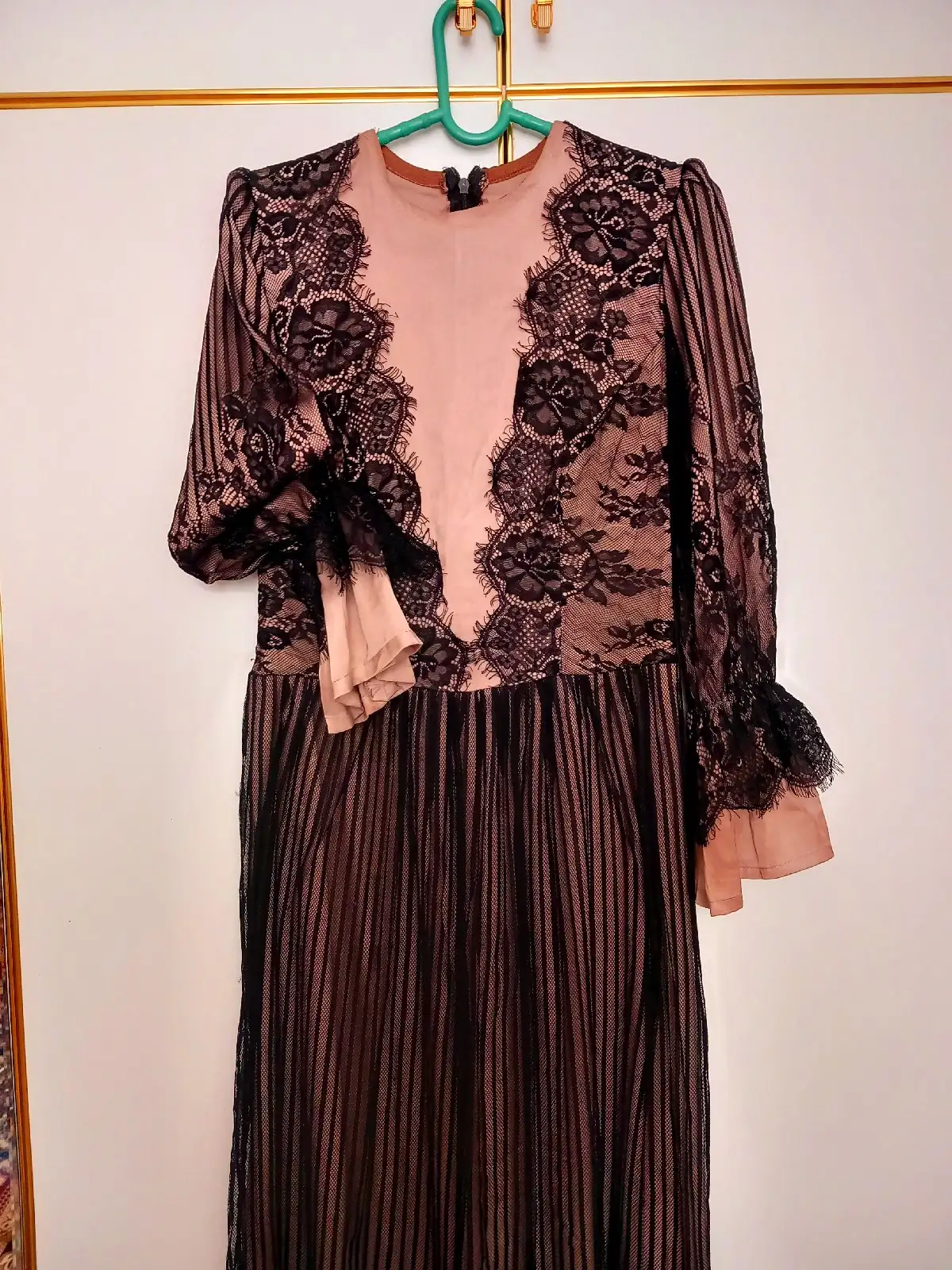 Türkmen fasonlar pombarh fasonlar Fasonlar 2025 fasonlar fason moda modalar Bezen bezen Türkmen fasonlar 2026 Türkmen fasonlar 2025 Türkmen fasonlar 2024 Türkmen fasonlar 2023 turkmenistan türkmenistan turkmen türkmen ashgabat  asgabat aşgabat balkan mary lebap dashoguz dasoguz daşoguz pombarh ponbarhat gulyupek gülýüpek stapel ştapel Gralan Çüýdeşen Abaýa Gadymy Krep Gurultaý 	Keteni Ýüpek Şifon Gipýur Lyon Welwet Atlas Kaşemir Streýç Suzana Ştapel Gülýüpek Pombarh Ýupka Gursakça Aksesuarlar Palto Penjek Okuw eşik Fata Sport eşik Uniforma Nakidka Öýme Şarf kompýuter ýaka ýaglyk Arenda köýnek 2nji el köýnek Taýyn köýnek Matalar Milli lybas milli lybaslar Toý köýnek Toý köýnekler toy koynek toy koynekler gundelik koynekler Gündelik	 
 köýnekler fata koynek Modern taze fason Eskiz koynektm turkmenkoynek türkmenkoynek fason moda moda fasonlar Iş eşik el iş	sada	ýakaly ýakasyz	keşdeli biserli	ýeňli giň nagyşly ýüregi açyk stoýka ýaka ýanly kombinasiýa 	zerli üsti aşak guşakly seçekli gysga ýeňli 