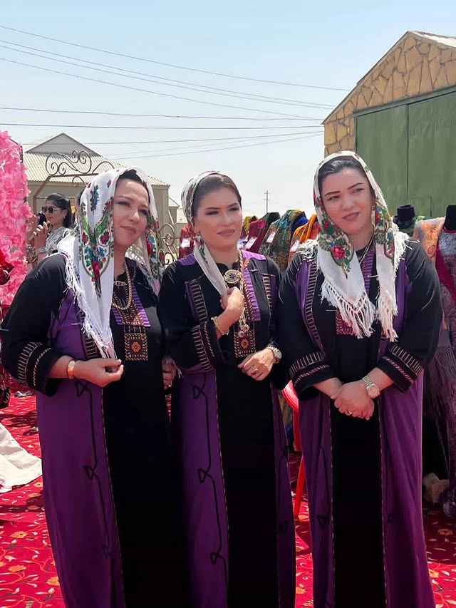 Türkmen fasonlar pombarh fasonlar Fasonlar 2025 fasonlar fason moda modalar Bezen bezen Türkmen fasonlar 2026 Türkmen fasonlar 2025 Türkmen fasonlar 2024 Türkmen fasonlar 2023 turkmenistan türkmenistan turkmen türkmen ashgabat  asgabat aşgabat balkan mary lebap dashoguz dasoguz daşoguz pombarh ponbarhat gulyupek gülýüpek stapel ştapel Gralan Çüýdeşen Abaýa Gadymy Krep Gurultaý 	Keteni Ýüpek Şifon Gipýur Lyon Welwet Atlas Kaşemir Streýç Suzana Ştapel Gülýüpek Pombarh Ýupka Gursakça Aksesuarlar Palto Penjek Okuw eşik Fata Sport eşik Uniforma Nakidka Öýme Şarf kompýuter ýaka ýaglyk Arenda köýnek 2nji el köýnek Taýyn köýnek Matalar Milli lybas milli lybaslar Toý köýnek Toý köýnekler toy koynek toy koynekler gundelik koynekler Gündelik	 
 köýnekler fata koynek Modern taze fason Eskiz koynektm turkmenkoynek türkmenkoynek fason moda moda fasonlar Iş eşik el iş	sada	ýakaly ýakasyz	keşdeli biserli	ýeňli giň nagyşly ýüregi açyk stoýka ýaka ýanly kombinasiýa 	zerli üsti aşak guşakly seçekli gysga ýeňli Ştapel, Gülýüpek Gündelik el iş, sada, ýakaly, ýeňli, giň 26-35, 35+ Gara, #4B2C75 tomus, guyz