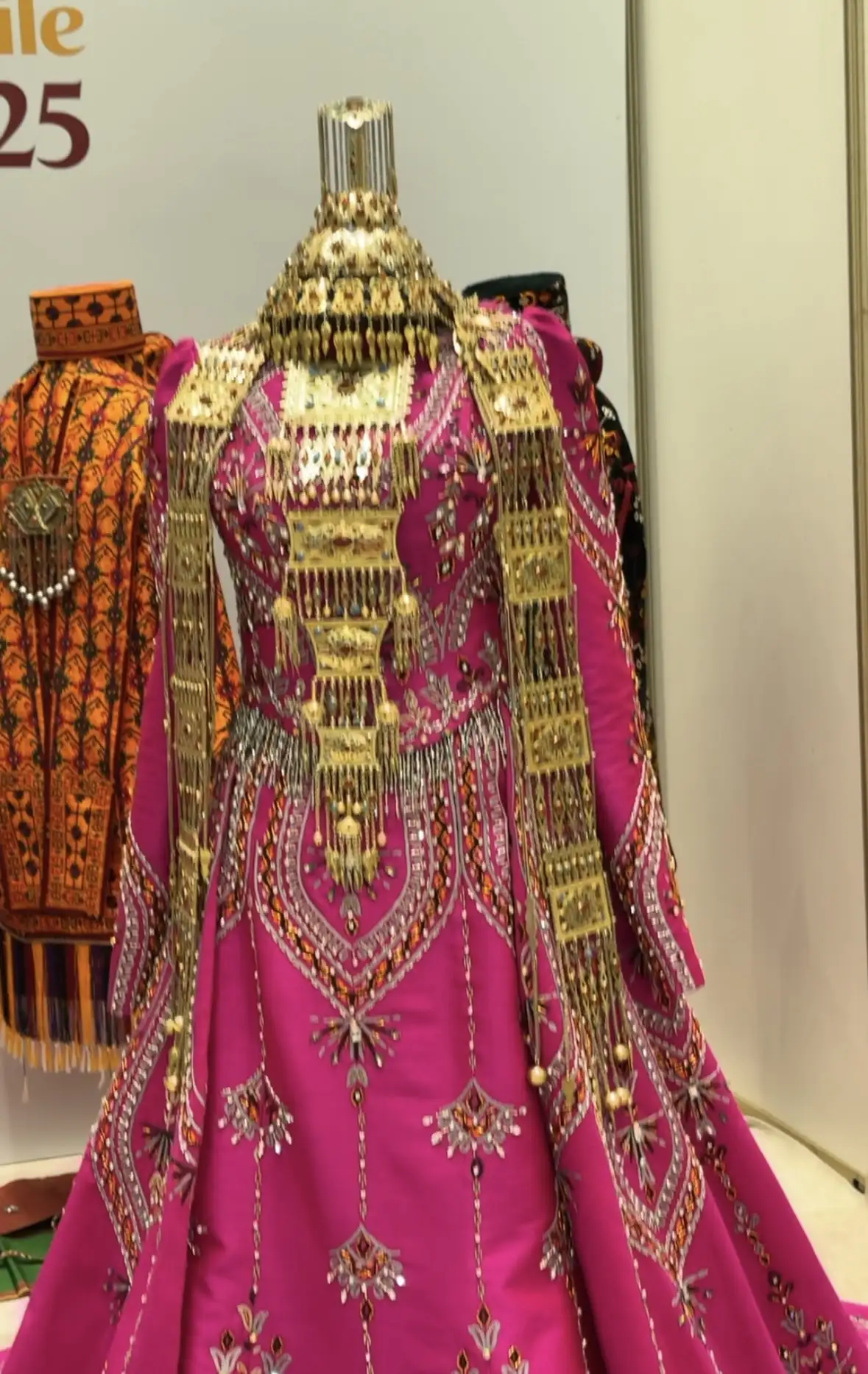 Türkmen fasonlar pombarh fasonlar Fasonlar 2025 fasonlar fason moda modalar Bezen bezen Türkmen fasonlar 2026 Türkmen fasonlar 2025 Türkmen fasonlar 2024 Türkmen fasonlar 2023 turkmenistan türkmenistan turkmen türkmen ashgabat  asgabat aşgabat balkan mary lebap dashoguz dasoguz daşoguz pombarh ponbarhat gulyupek gülýüpek stapel ştapel Gralan Çüýdeşen Abaýa Gadymy Krep Gurultaý 	Keteni Ýüpek Şifon Gipýur Lyon Welwet Atlas Kaşemir Streýç Suzana Ştapel Gülýüpek Pombarh Ýupka Gursakça Aksesuarlar Palto Penjek Okuw eşik Fata Sport eşik Uniforma Nakidka Öýme Şarf kompýuter ýaka ýaglyk Arenda köýnek 2nji el köýnek Taýyn köýnek Matalar Milli lybas milli lybaslar Toý köýnek Toý köýnekler toy koynek toy koynekler gundelik koynekler Gündelik	 
 köýnekler fata koynek Modern taze fason Eskiz koynektm turkmenkoynek türkmenkoynek fason moda moda fasonlar Iş eşik el iş	sada	ýakaly ýakasyz	keşdeli biserli	ýeňli giň nagyşly ýüregi açyk stoýka ýaka ýanly kombinasiýa 	zerli üsti aşak guşakly seçekli gysga ýeňli Keteni Toý köýnek TürkmenTextile Expo 2025 26-35, 35+ Gülgüne yaz, guyz