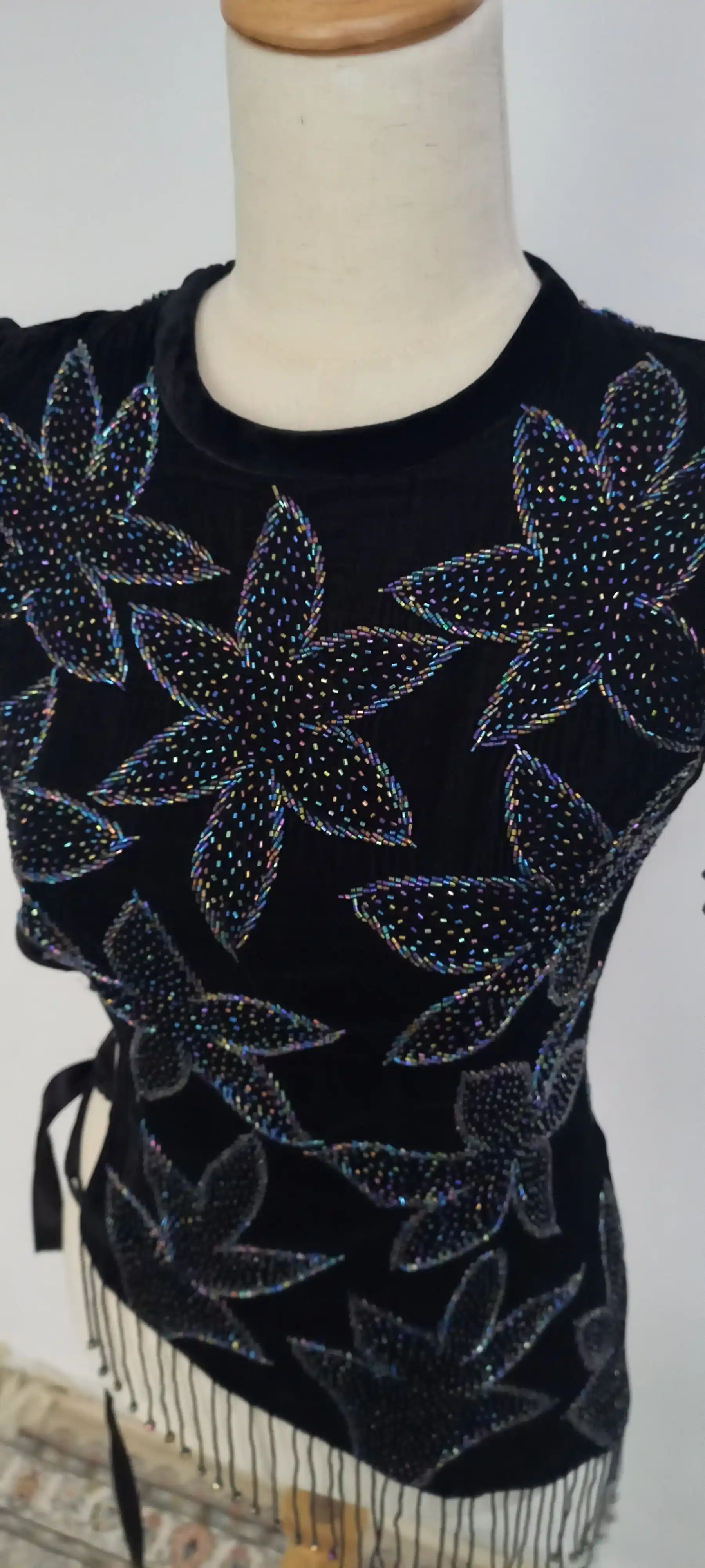 Türkmen fasonlar pombarh fasonlar Fasonlar 2025 fasonlar fason moda modalar Bezen bezen Türkmen fasonlar 2026 Türkmen fasonlar 2025 Türkmen fasonlar 2024 Türkmen fasonlar 2023 turkmenistan türkmenistan turkmen türkmen ashgabat  asgabat aşgabat balkan mary lebap dashoguz dasoguz daşoguz pombarh ponbarhat gulyupek gülýüpek stapel ştapel Gralan Çüýdeşen Abaýa Gadymy Krep Gurultaý 	Keteni Ýüpek Şifon Gipýur Lyon Welwet Atlas Kaşemir Streýç Suzana Ştapel Gülýüpek Pombarh Ýupka Gursakça Aksesuarlar Palto Penjek Okuw eşik Fata Sport eşik Uniforma Nakidka Öýme Şarf kompýuter ýaka ýaglyk Arenda köýnek 2nji el köýnek Taýyn köýnek Matalar Milli lybas milli lybaslar Toý köýnek Toý köýnekler toy koynek toy koynekler gundelik koynekler Gündelik	 
 köýnekler fata koynek Modern taze fason Eskiz koynektm turkmenkoynek türkmenkoynek fason moda moda fasonlar Iş eşik el iş	sada	ýakaly ýakasyz	keşdeli biserli	ýeňli giň nagyşly ýüregi açyk stoýka ýaka ýanly kombinasiýa 	zerli üsti aşak guşakly seçekli gysga ýeňli Panbarhat (Pombarh)  ýakasyz, biserli, gysga ýeňli 17-25, 26-35 Gara yaz, tomus, guyz Nakidka, 2nji el