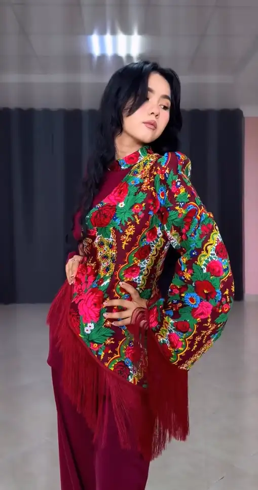 Türkmen fasonlar pombarh fasonlar Fasonlar 2025 fasonlar fason moda modalar Bezen bezen Türkmen fasonlar 2026 Türkmen fasonlar 2025 Türkmen fasonlar 2024 Türkmen fasonlar 2023 turkmenistan türkmenistan turkmen türkmen ashgabat  asgabat aşgabat balkan mary lebap dashoguz dasoguz daşoguz pombarh ponbarhat gulyupek gülýüpek stapel ştapel Gralan Çüýdeşen Abaýa Gadymy Krep Gurultaý 	Keteni Ýüpek Şifon Gipýur Lyon Welwet Atlas Kaşemir Streýç Suzana Ştapel Gülýüpek Pombarh Ýupka Gursakça Aksesuarlar Palto Penjek Okuw eşik Fata Sport eşik Uniforma Nakidka Öýme Şarf kompýuter ýaka ýaglyk Arenda köýnek 2nji el köýnek Taýyn köýnek Matalar Milli lybas milli lybaslar Toý köýnek Toý köýnekler toy koynek toy koynekler gundelik koynekler Gündelik	 
 köýnekler fata koynek Modern taze fason Eskiz koynektm turkmenkoynek türkmenkoynek fason moda moda fasonlar Iş eşik el iş	sada	ýakaly ýakasyz	keşdeli biserli	ýeňli giň nagyşly ýüregi açyk stoýka ýaka ýanly kombinasiýa 	zerli üsti aşak guşakly seçekli gysga ýeňli Modern el iş, ýakasyz, ýeňli, giň, kombinasiýa, üsti aşak 17-25, 26-35 Bežewyý, Goýy-gyzyl yaz, tomus, guyz