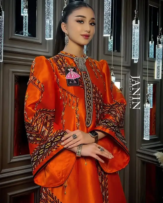 Türkmen fasonlar pombarh fasonlar Fasonlar 2025 fasonlar fason moda modalar Bezen bezen Türkmen fasonlar 2026 Türkmen fasonlar 2025 Türkmen fasonlar 2024 Türkmen fasonlar 2023 turkmenistan türkmenistan turkmen türkmen ashgabat  asgabat aşgabat balkan mary lebap dashoguz dasoguz daşoguz pombarh ponbarhat gulyupek gülýüpek stapel ştapel Gralan Çüýdeşen Abaýa Gadymy Krep Gurultaý 	Keteni Ýüpek Şifon Gipýur Lyon Welwet Atlas Kaşemir Streýç Suzana Ştapel Gülýüpek Pombarh Ýupka Gursakça Aksesuarlar Palto Penjek Okuw eşik Fata Sport eşik Uniforma Nakidka Öýme Şarf kompýuter ýaka ýaglyk Arenda köýnek 2nji el köýnek Taýyn köýnek Matalar Milli lybas milli lybaslar Toý köýnek Toý köýnekler toy koynek toy koynekler gundelik koynekler Gündelik	 
 köýnekler fata koynek Modern taze fason Eskiz koynektm turkmenkoynek türkmenkoynek fason moda moda fasonlar Iş eşik el iş	sada	ýakaly ýakasyz	keşdeli biserli	ýeňli giň nagyşly ýüregi açyk stoýka ýaka ýanly kombinasiýa 	zerli üsti aşak guşakly seçekli gysga ýeňli Keteni, Ýüpek Toý köýnek, Milli lybas el iş, keşdeli, ýakaly, ýeňli 17-25, 26-35 Mämişi yaz, tomus, guyz, gysh