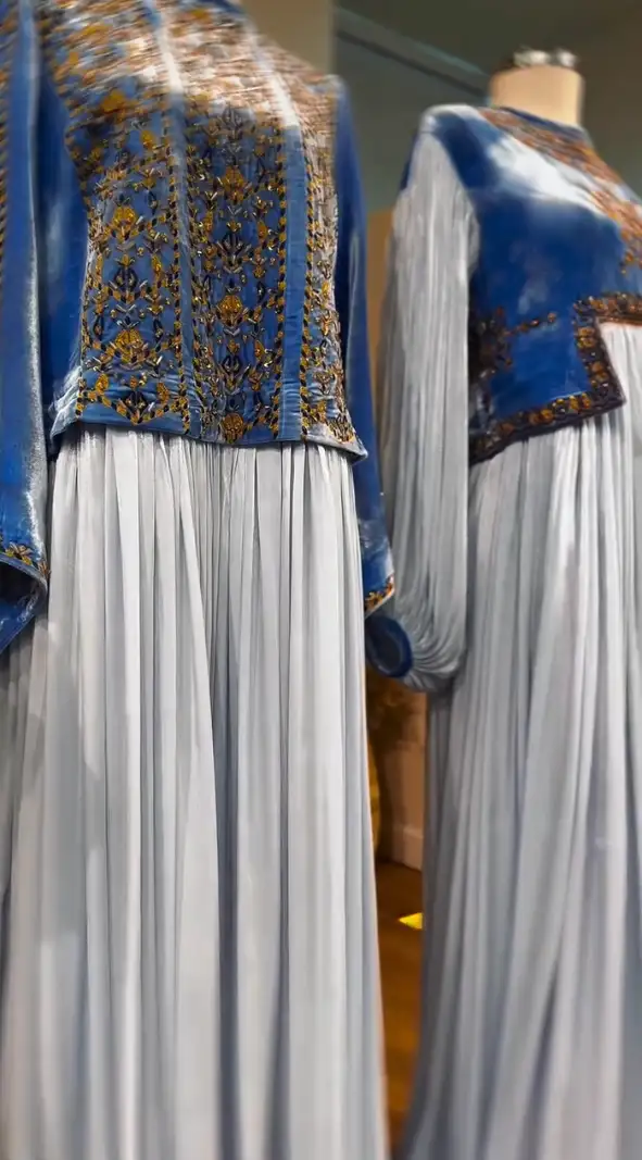 Türkmen fasonlar pombarh fasonlar Fasonlar 2025 fasonlar fason moda modalar Bezen bezen Türkmen fasonlar 2026 Türkmen fasonlar 2025 Türkmen fasonlar 2024 Türkmen fasonlar 2023 turkmenistan türkmenistan turkmen türkmen ashgabat  asgabat aşgabat balkan mary lebap dashoguz dasoguz daşoguz pombarh ponbarhat gulyupek gülýüpek stapel ştapel Gralan Çüýdeşen Abaýa Gadymy Krep Gurultaý 	Keteni Ýüpek Şifon Gipýur Lyon Welwet Atlas Kaşemir Streýç Suzana Ştapel Gülýüpek Pombarh Ýupka Gursakça Aksesuarlar Palto Penjek Okuw eşik Fata Sport eşik Uniforma Nakidka Öýme Şarf kompýuter ýaka ýaglyk Arenda köýnek 2nji el köýnek Taýyn köýnek Matalar Milli lybas milli lybaslar Toý köýnek Toý köýnekler toy koynek toy koynekler gundelik koynekler Gündelik	 
 köýnekler fata koynek Modern taze fason Eskiz koynektm turkmenkoynek türkmenkoynek fason moda moda fasonlar Iş eşik el iş	sada	ýakaly ýakasyz	keşdeli biserli	ýeňli giň nagyşly ýüregi açyk stoýka ýaka ýanly kombinasiýa 	zerli üsti aşak guşakly seçekli gysga ýeňli Şifon, Panbarhat (Pombarh) Toý köýnek el iş, ýakasyz, ýeňli, giň, kombinasiýa, nagyşly -12, 12-16, 17-25, 26-35 Ak, Goýy-gök yaz, tomus, guyz