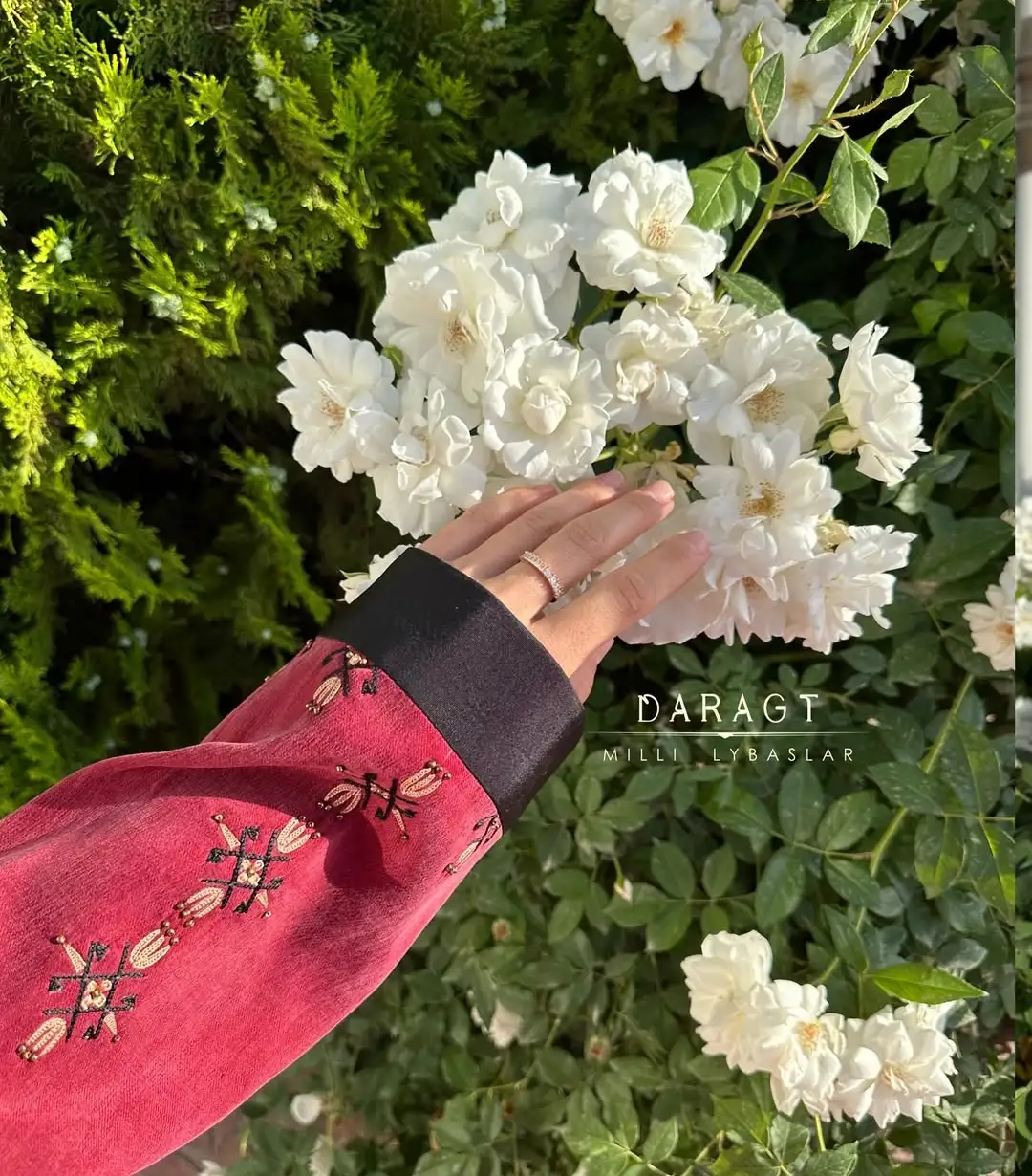 Türkmen fasonlar pombarh fasonlar Fasonlar 2025 fasonlar fason moda modalar Bezen bezen Türkmen fasonlar 2026 Türkmen fasonlar 2025 Türkmen fasonlar 2024 Türkmen fasonlar 2023 turkmenistan türkmenistan turkmen türkmen ashgabat  asgabat aşgabat balkan mary lebap dashoguz dasoguz daşoguz pombarh ponbarhat gulyupek gülýüpek stapel ştapel Gralan Çüýdeşen Abaýa Gadymy Krep Gurultaý 	Keteni Ýüpek Şifon Gipýur Lyon Welwet Atlas Kaşemir Streýç Suzana Ştapel Gülýüpek Pombarh Ýupka Gursakça Aksesuarlar Palto Penjek Okuw eşik Fata Sport eşik Uniforma Nakidka Öýme Şarf kompýuter ýaka ýaglyk Arenda köýnek 2nji el köýnek Taýyn köýnek Matalar Milli lybas milli lybaslar Toý köýnek Toý köýnekler toy koynek toy koynekler gundelik koynekler Gündelik	 
 köýnekler fata koynek Modern taze fason Eskiz koynektm turkmenkoynek türkmenkoynek fason moda moda fasonlar Iş eşik el iş	sada	ýakaly ýakasyz	keşdeli biserli	ýeňli giň nagyşly ýüregi açyk stoýka ýaka ýanly kombinasiýa 	zerli üsti aşak guşakly seçekli gysga ýeňli Gülýüpek Gündelik el iş, keşdeli, ýakaly, ýeňli, giň, nagyşly 26-35 Goýy-gyzyl yaz, tomus, guyz